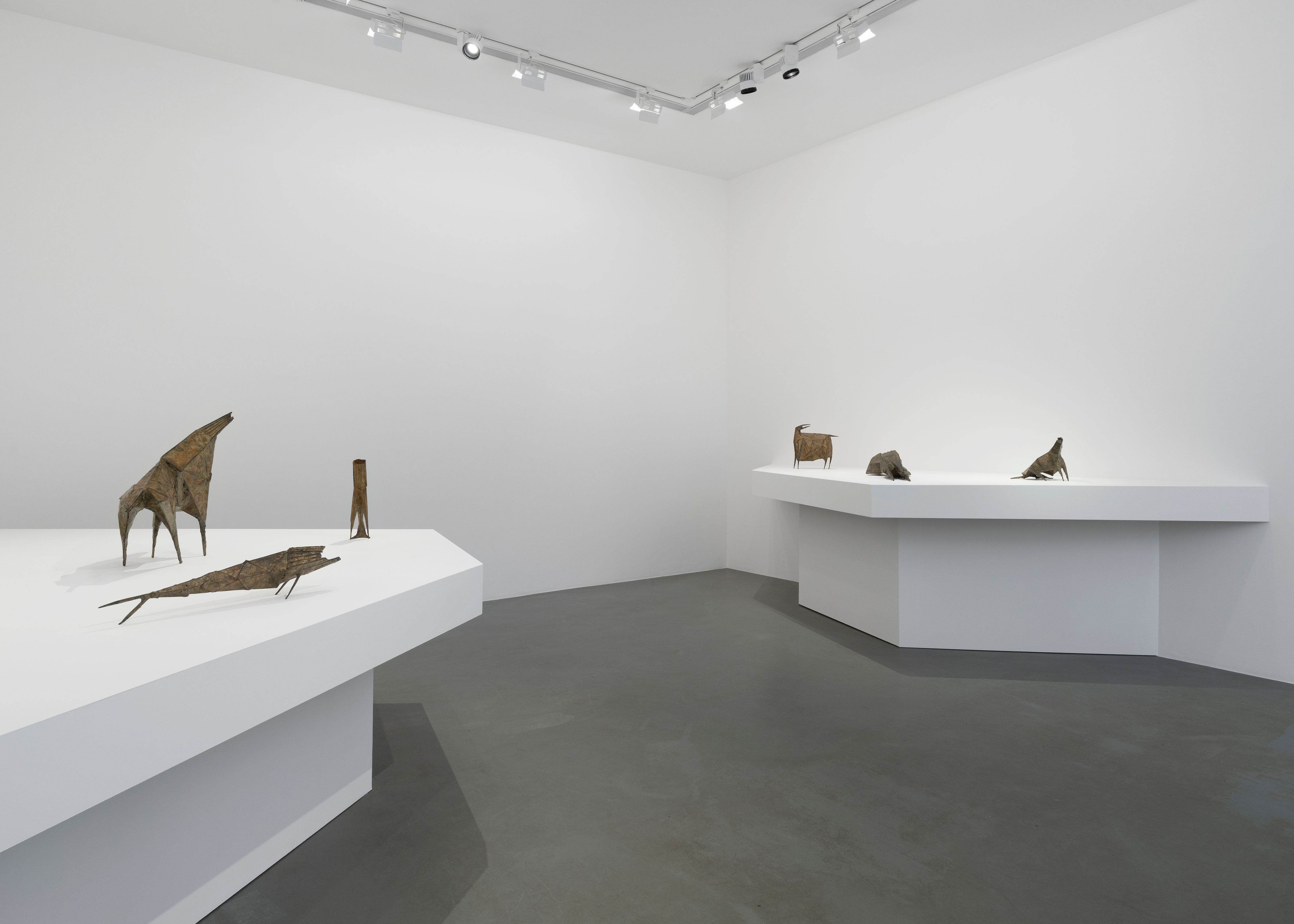 Lynn Chadwick, Hypercycle Chapter 1: Scalene (1947-1962) at Perrotin, photo 4