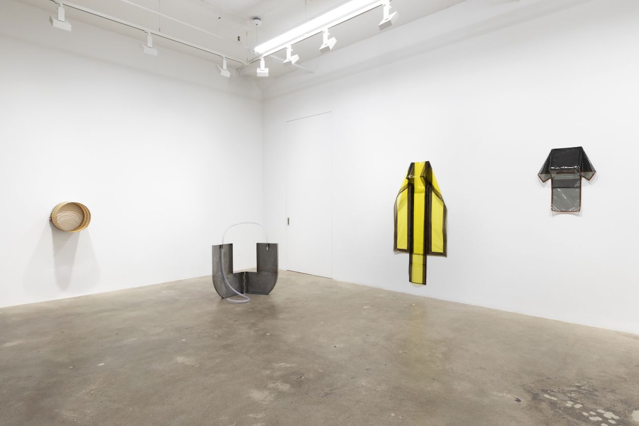 Alina Tenser, Circles with Sharp Corners at Hesse Flatow, photo 3