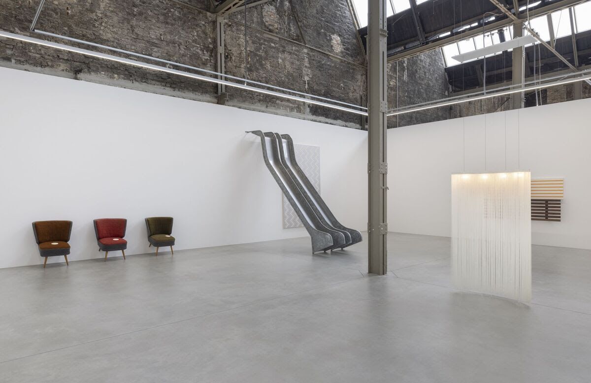 John M. Armleder, Furniture Sculpture at Mehdi Chouakri - Wilhelm Hallen, photo 4