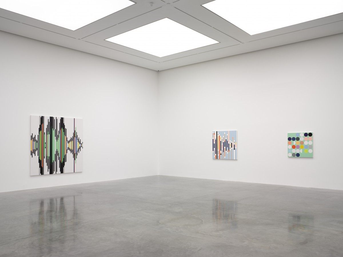 Sarah Morris, Machines Do Not Make Us Into Machines at White Cube, photo 2
