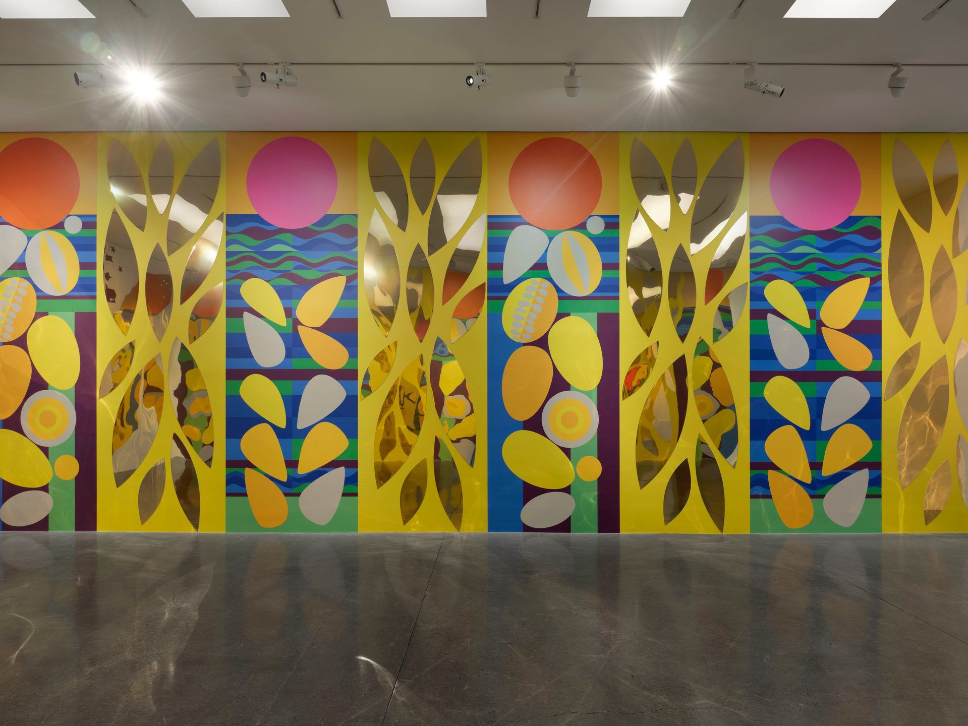 Beatriz Milhazes, Além do Horizonte at White Cube, photo 2