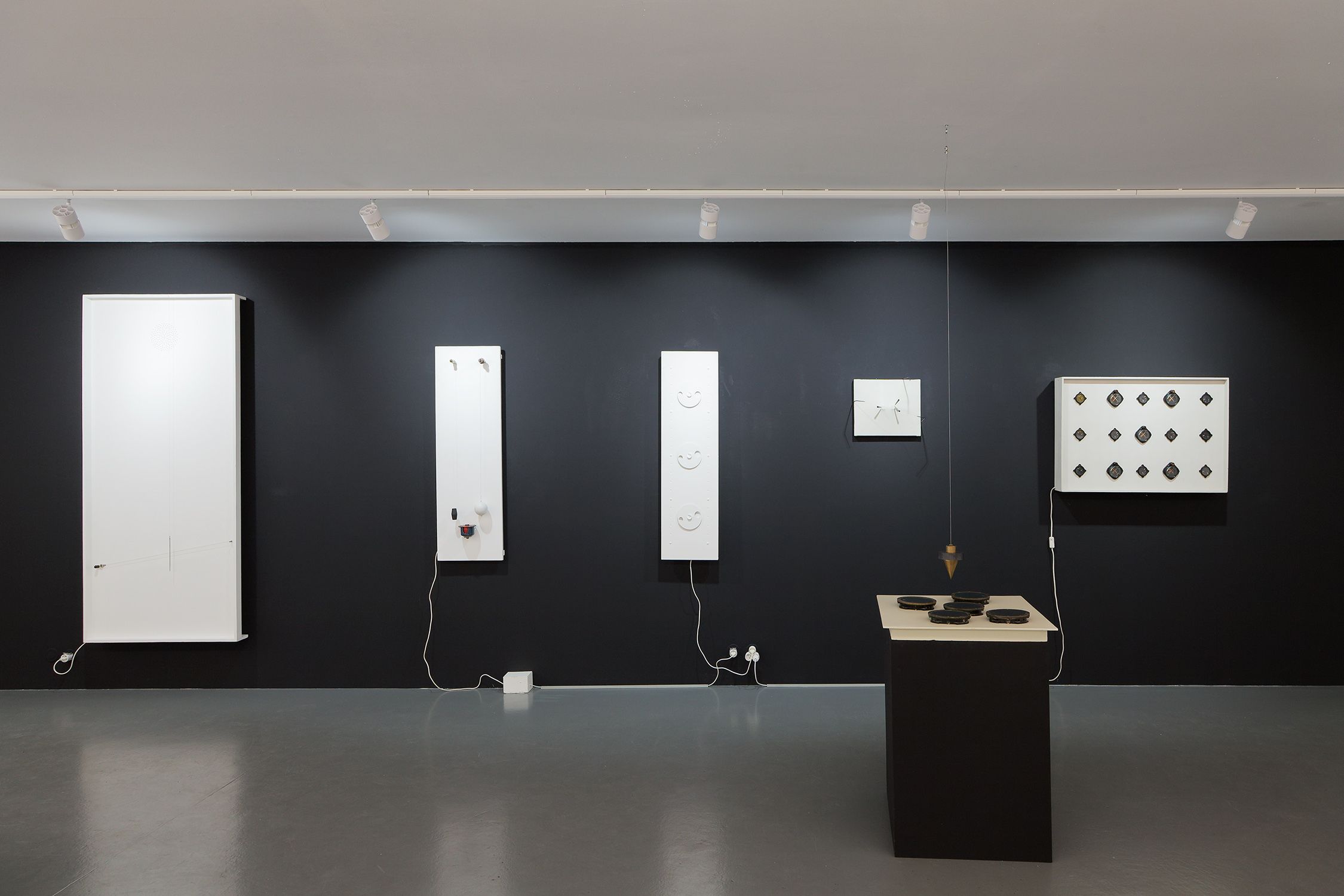 Takis, Cosmo - Takis: Homage to Takis (1925-2019) on the Occasion of the 100th Anniversary of His Birth at Xippas, photo 3