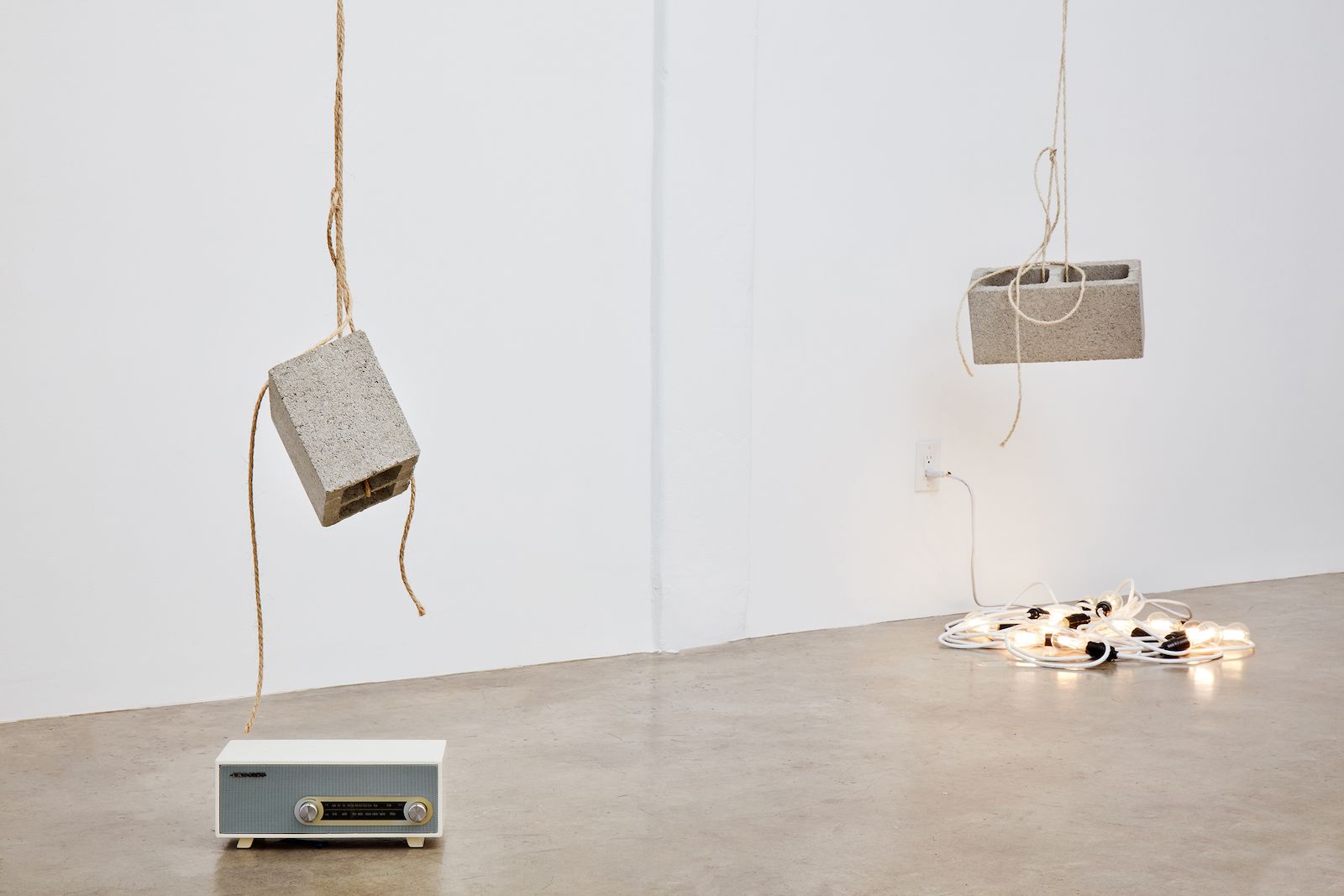 Bas Jan Ader, Light vulnerable objects threatened by eight cement bricks at Meliksetian Briggs, photo 2