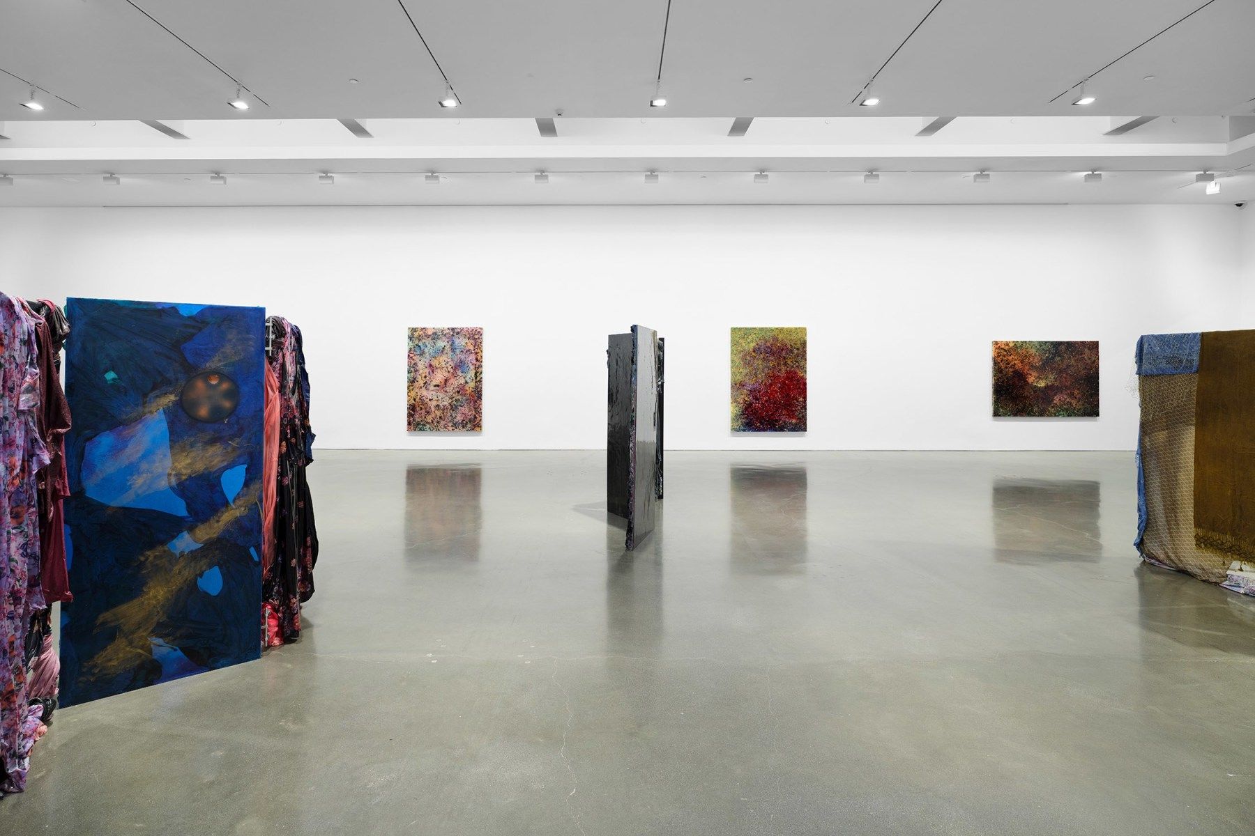 Kevin Beasley, What Delineates the Edge at Regen Projects, photo 5