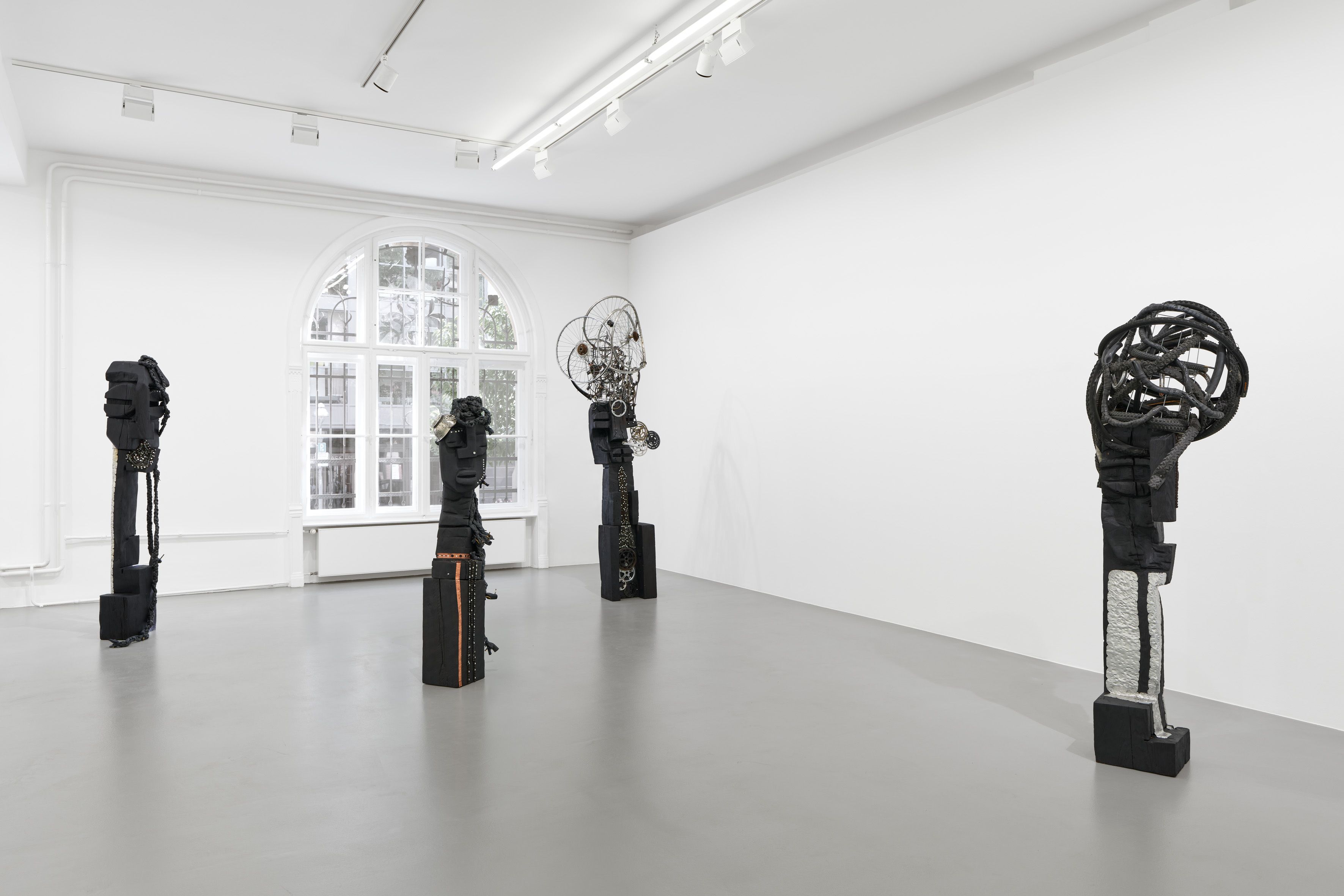 Leilah Babirye, Ekimyula Ekijjankunene (The Gorgeous Grotesque / Die Prachtige Groteske) at Max Hetzler, photo 5
