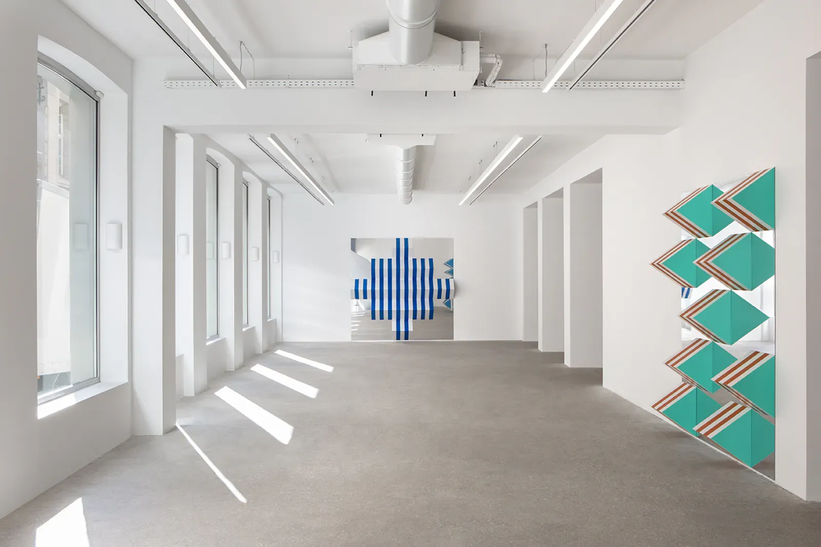 Daniel Buren, Plis Contre Plan, Hauts‑Reliefs, Travaux Situés at Mennour, photo 2
