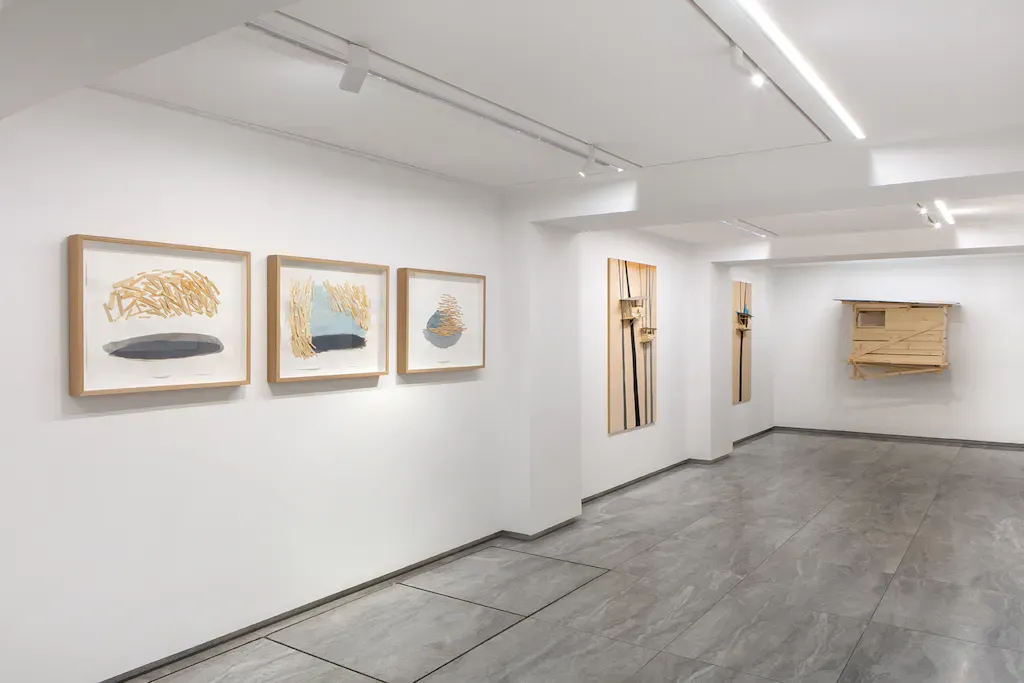 Tadashi Kawamata, Meubler at Mennour, photo 6