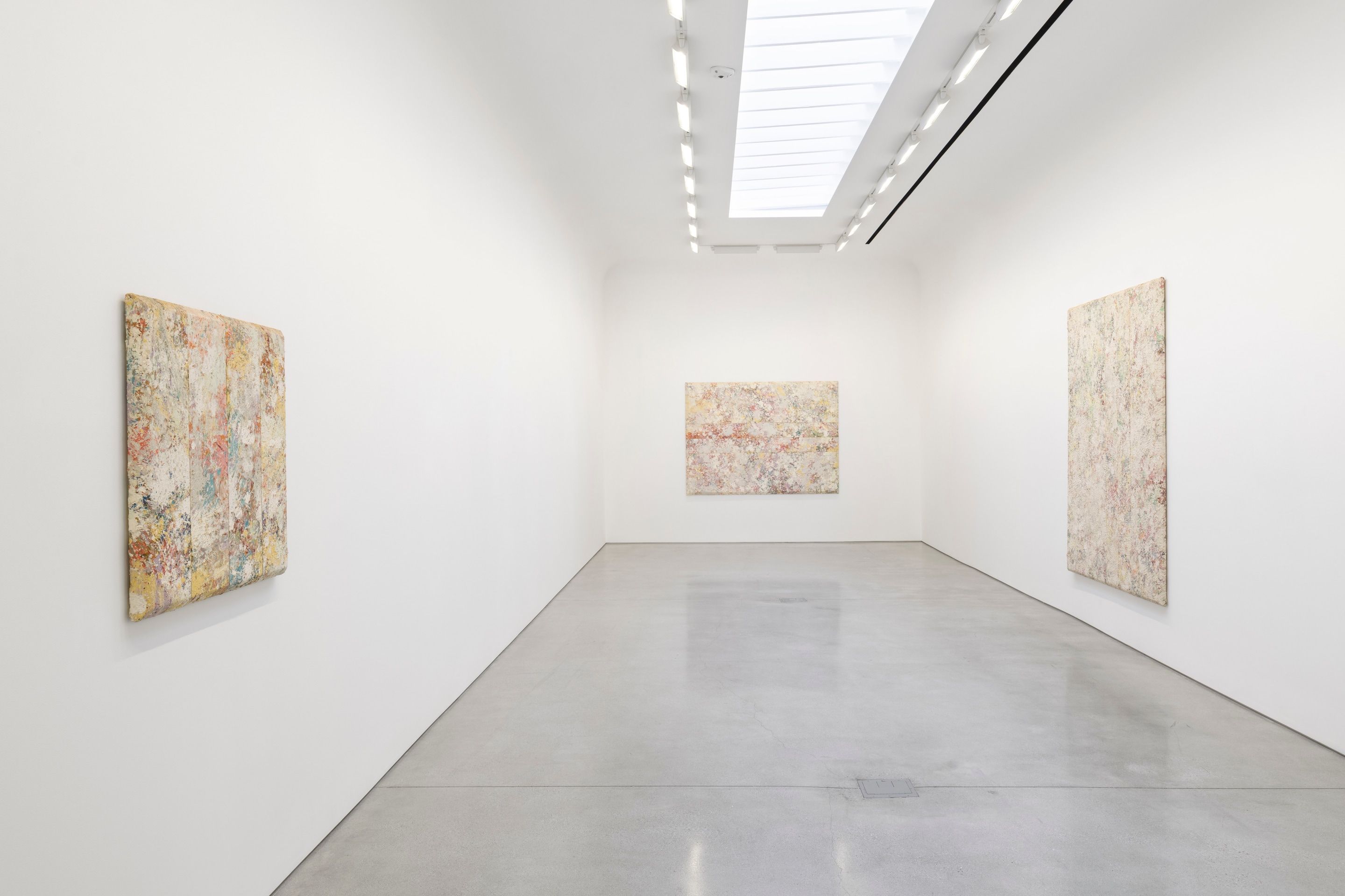 Sam Gilliam, White and Black Paintings, 1975–1977 at David Kordansky Gallery, photo 7