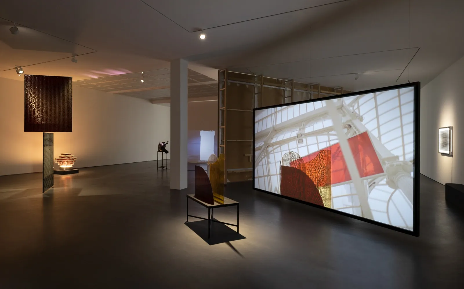 Rosa Barba, Radiant Exposures at Esther Schipper, photo 4