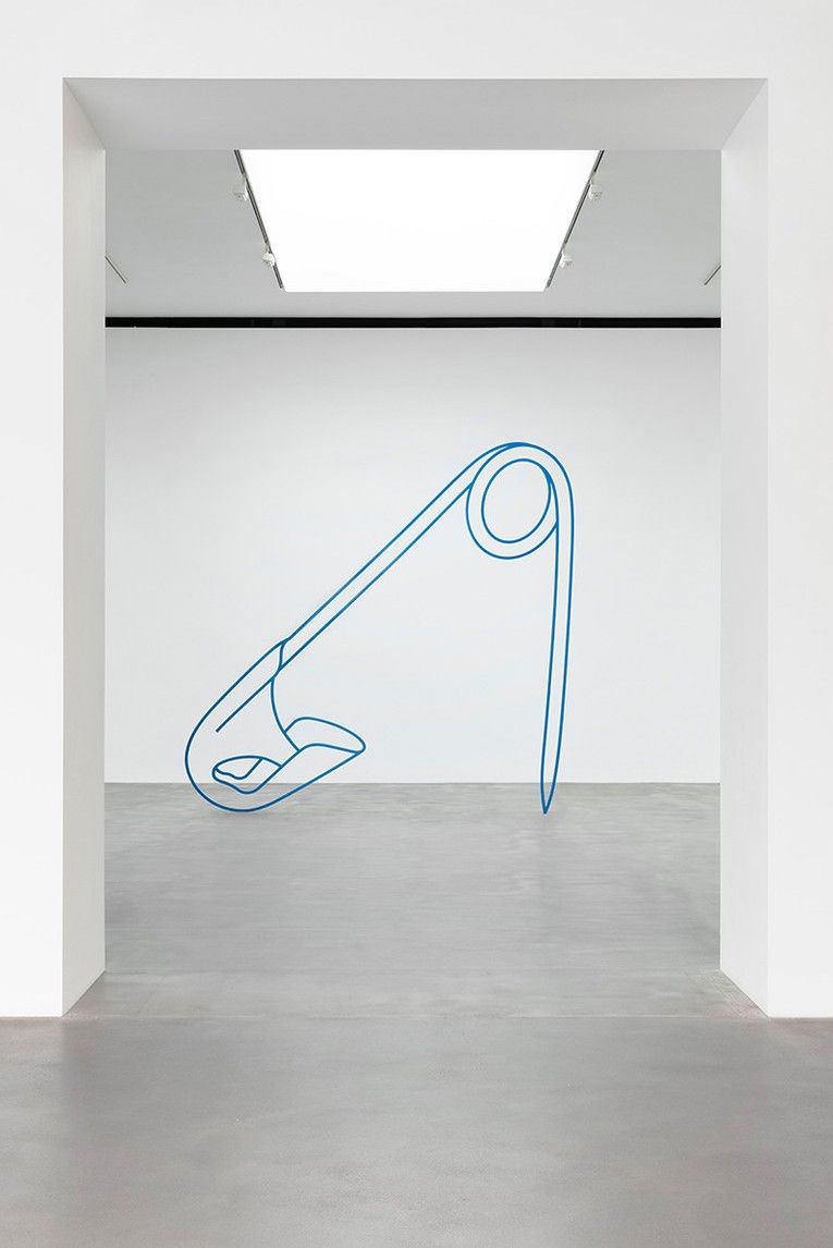 Michael Craig-Martin, Sculpture at Gagosian, photo 2