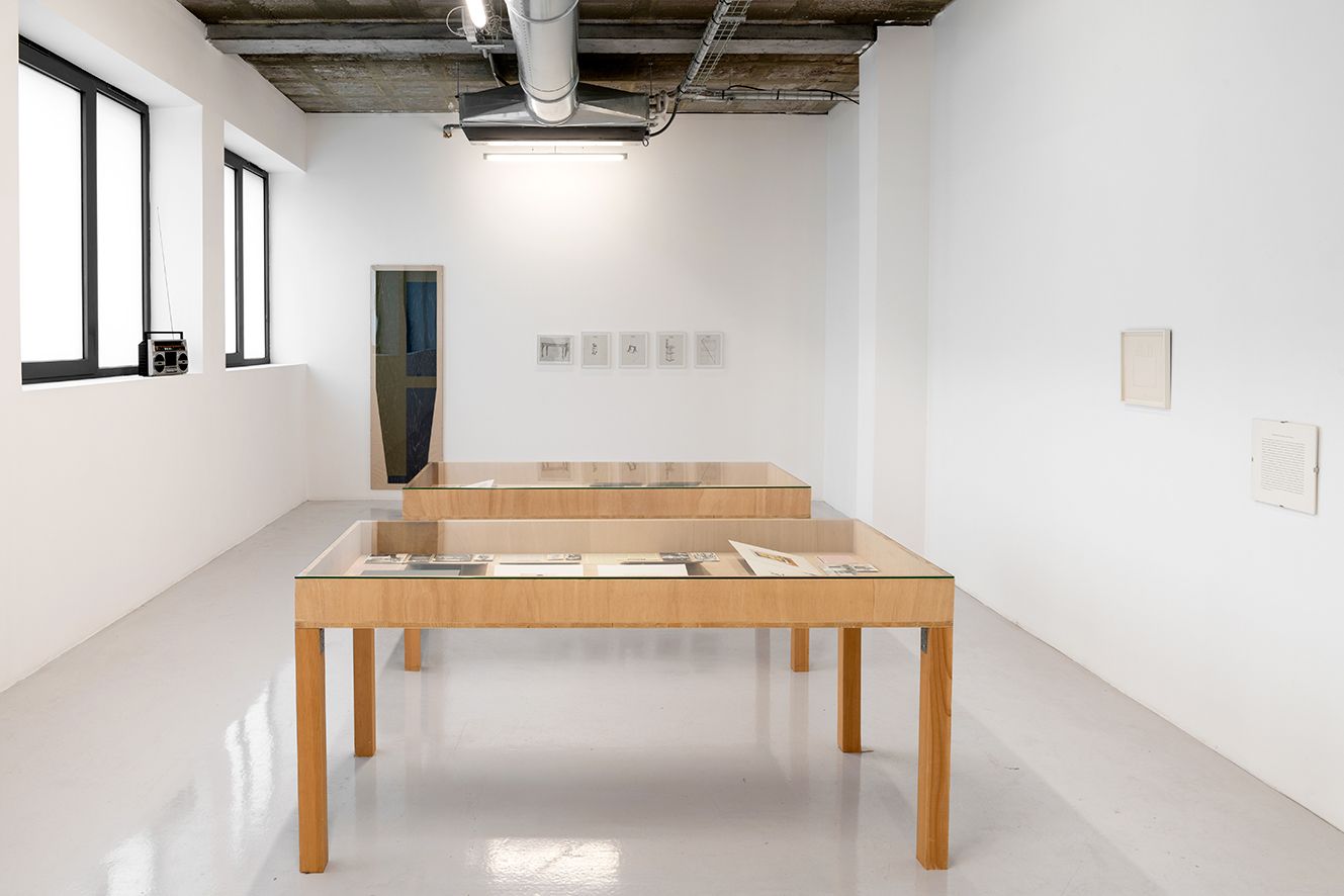 Ronald Jones, Clock in a Radio at Air de Paris, photo 2