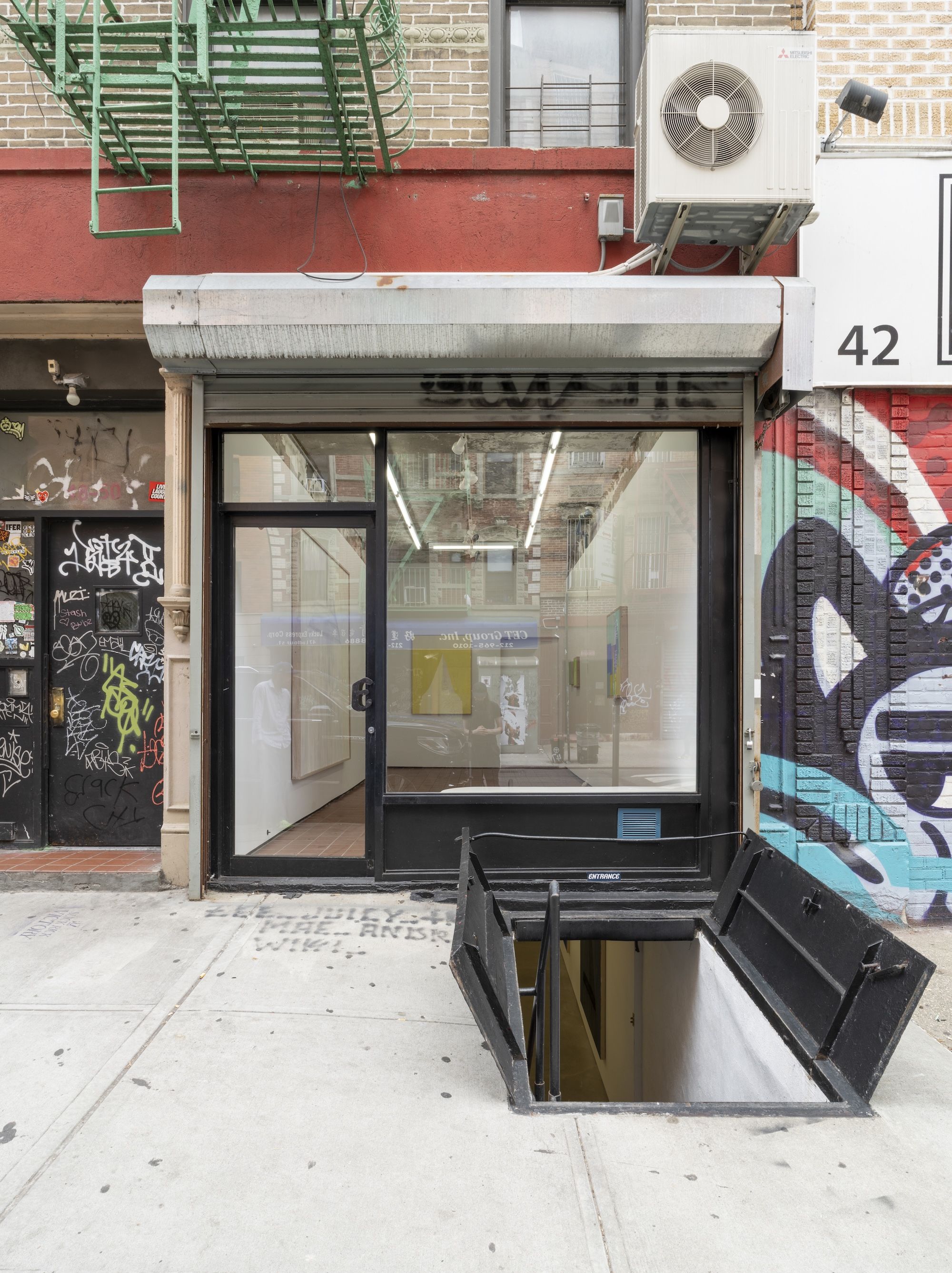 Maxwell Sykes, Maxwell Sykes at Entrance, photo 13