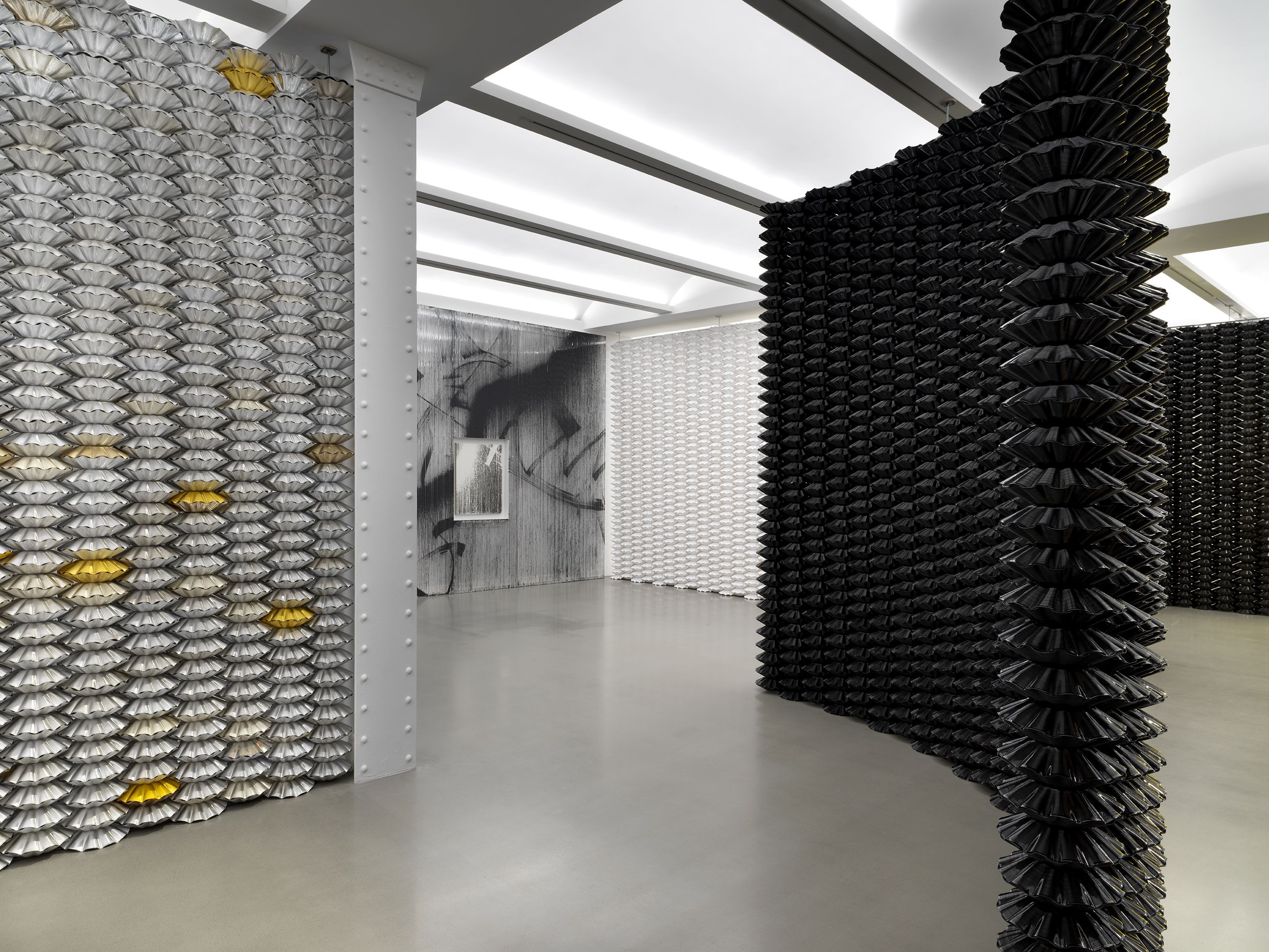 Gregor Hildebrandt, In meiner Wohnung gibt es viele Zimmer at Perrotin, photo 8