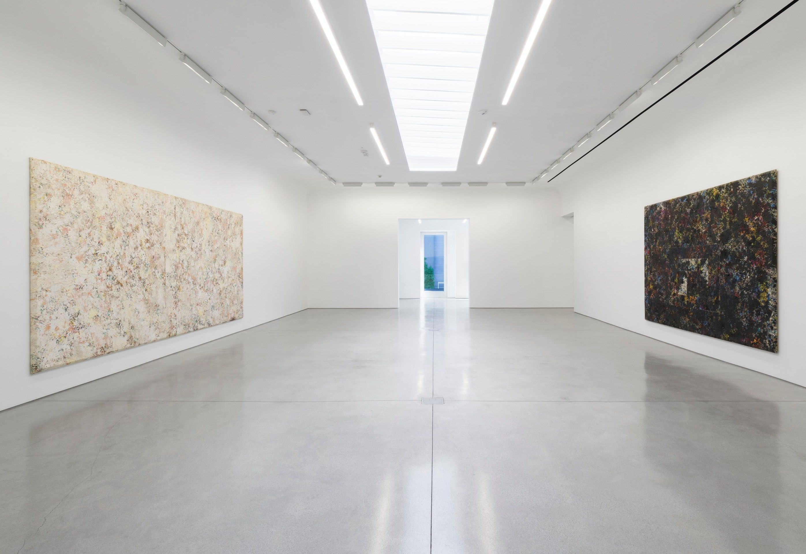 Sam Gilliam, White and Black Paintings, 1975–1977 at David Kordansky Gallery, photo 5