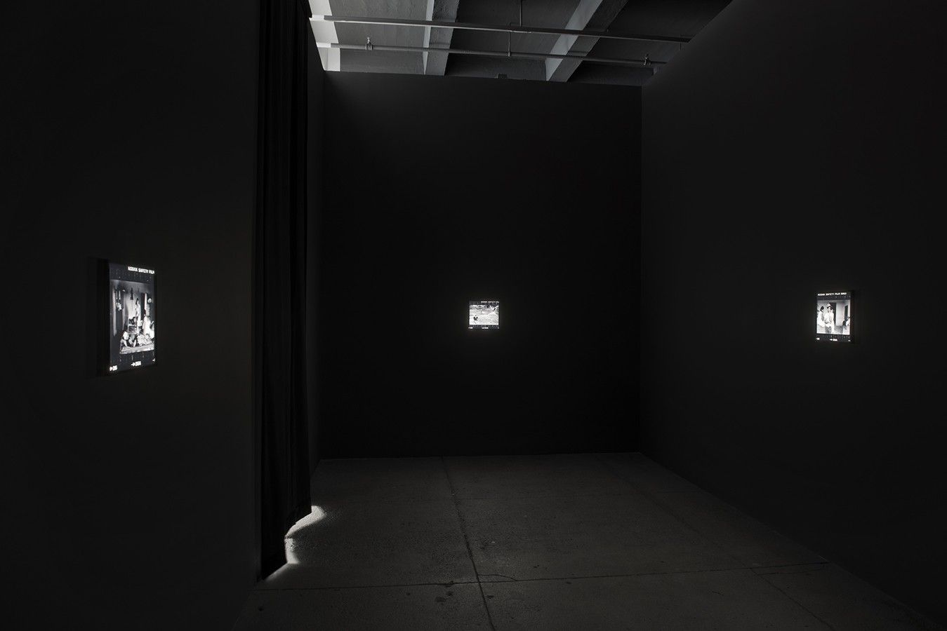 Alfredo Jaar, Shadows at Lelong & Co, photo 2