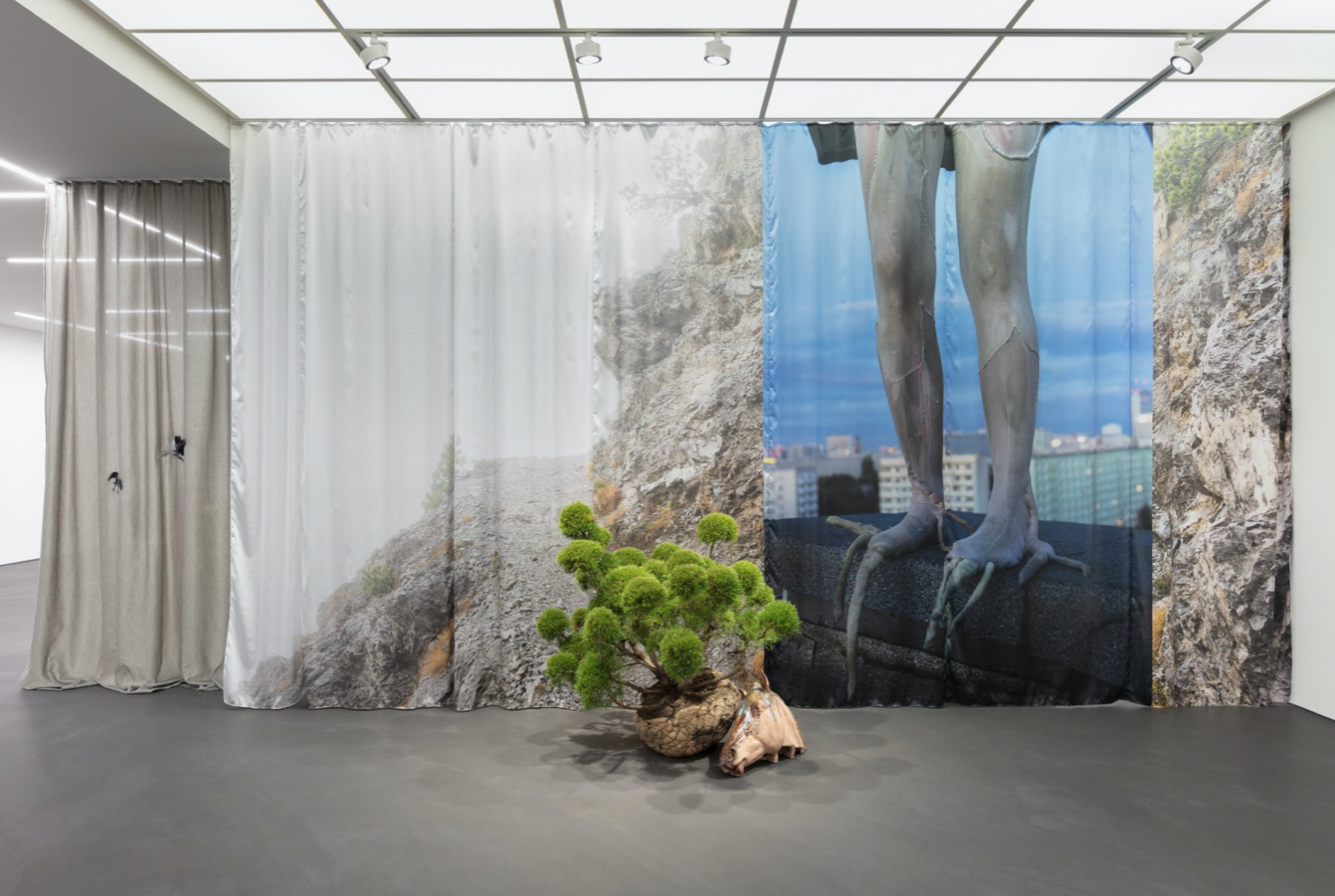 Isa Melsheimer, False Ruins and Lost Innocence at Esther Schipper, photo 9