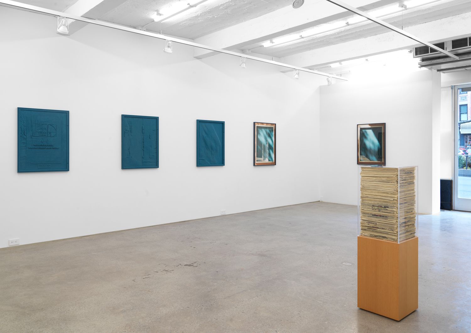 Jennifer Bolande, The Composition of Decomposition at Magenta Plains, photo 4