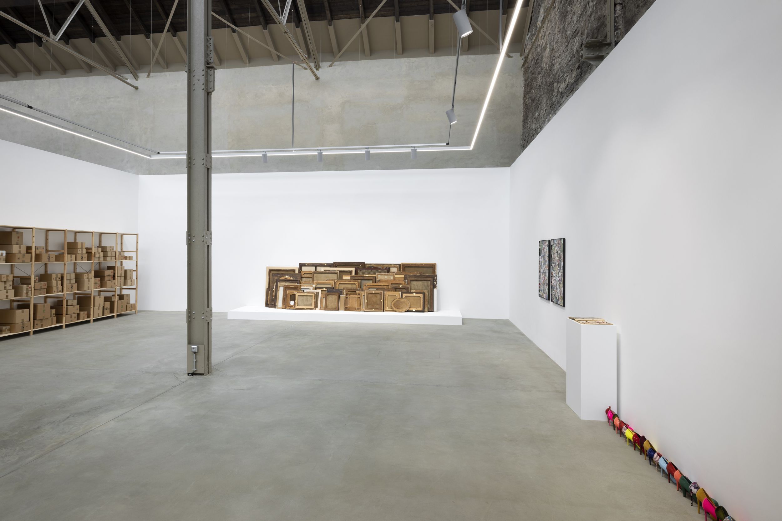 Hans-Peter Feldmann, Kunstausstellung at Mehdi Chouakri - Wilhelm Hallen, photo 2