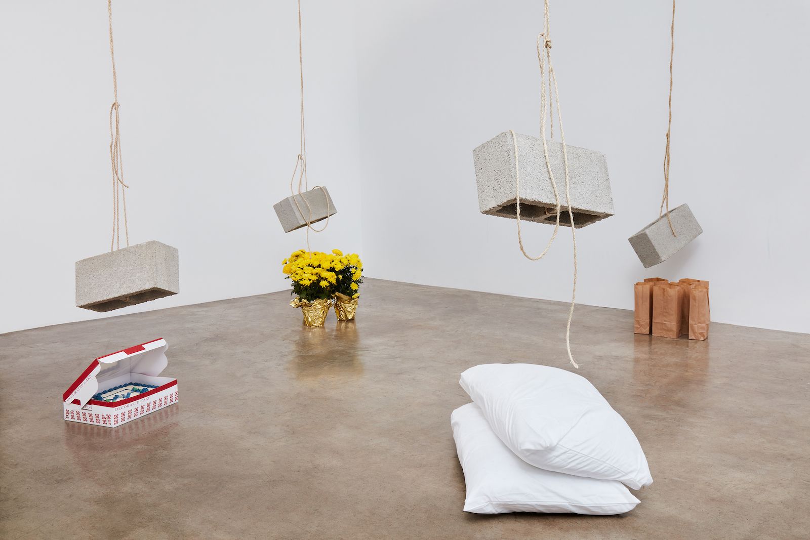 Bas Jan Ader, Light vulnerable objects threatened by eight cement bricks at Meliksetian Briggs, photo 3