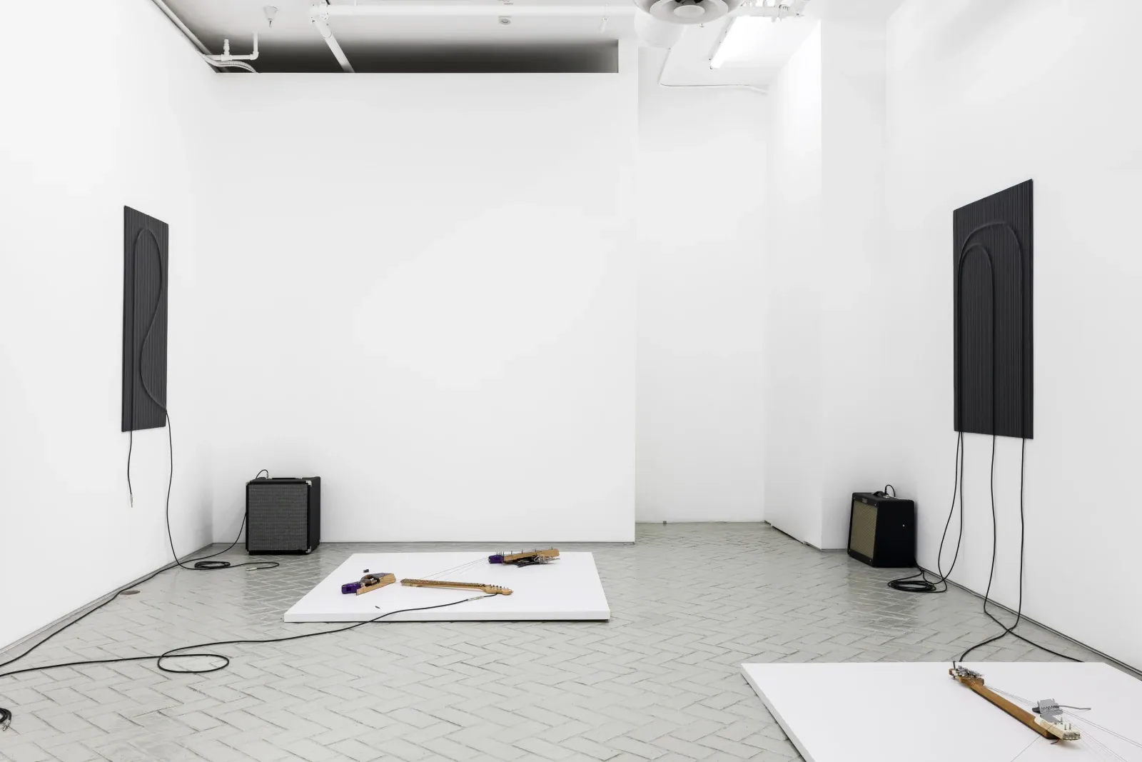 Naama Tsabar, Breaks and Suspensions at Shulamit Nazarian, photo 3