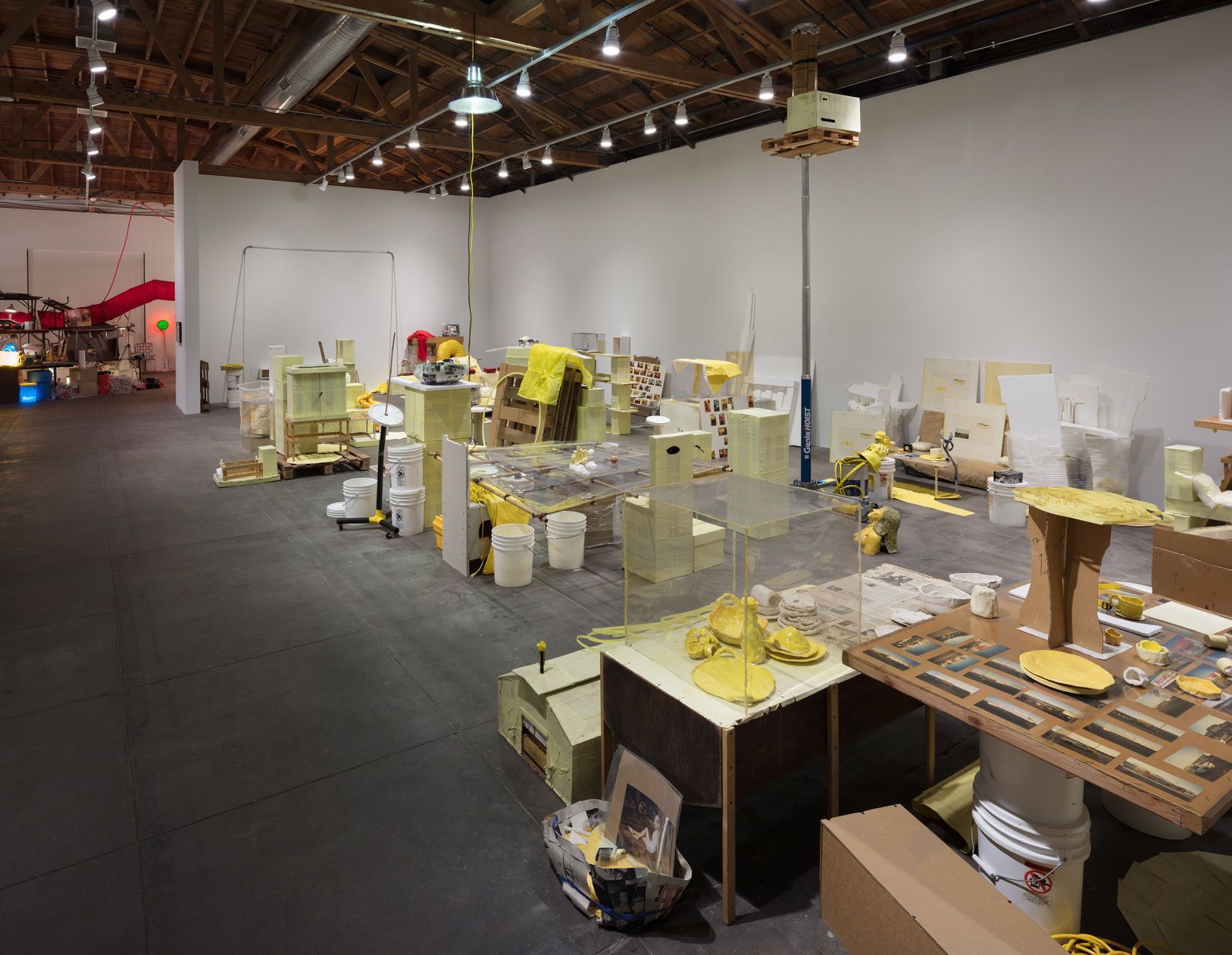 Jason Rhoades, Installations, 1994 – 2006 at Hauser & Wirth, photo 3