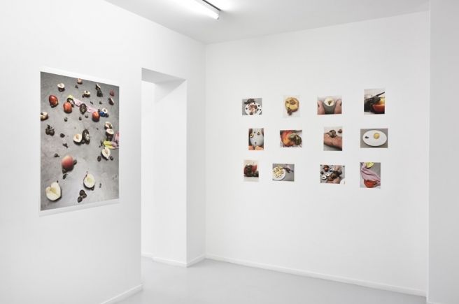 Juergen Teller, Leg, Snails and Peaches at Suzanne Tarasieve, photo 5