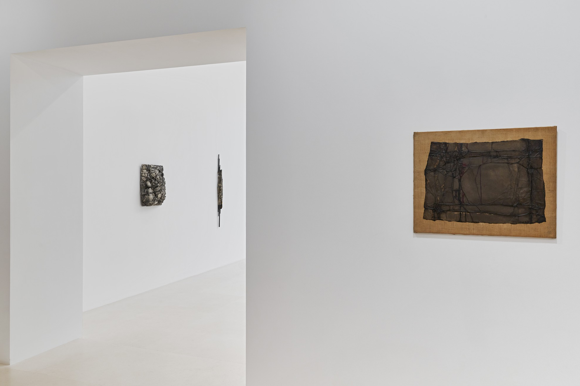 Christo, Early Works, 1958–1963 at Gagosian, photo 4