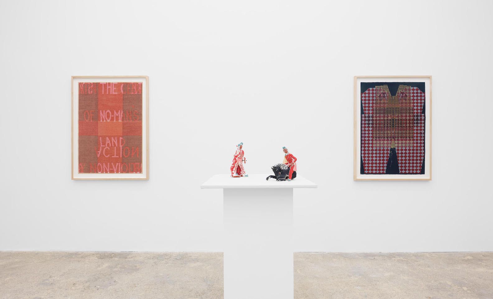 Ellen Lesperance, Stay in the Centre of No-Man’s Land at Hollybush Gardens, photo 2
