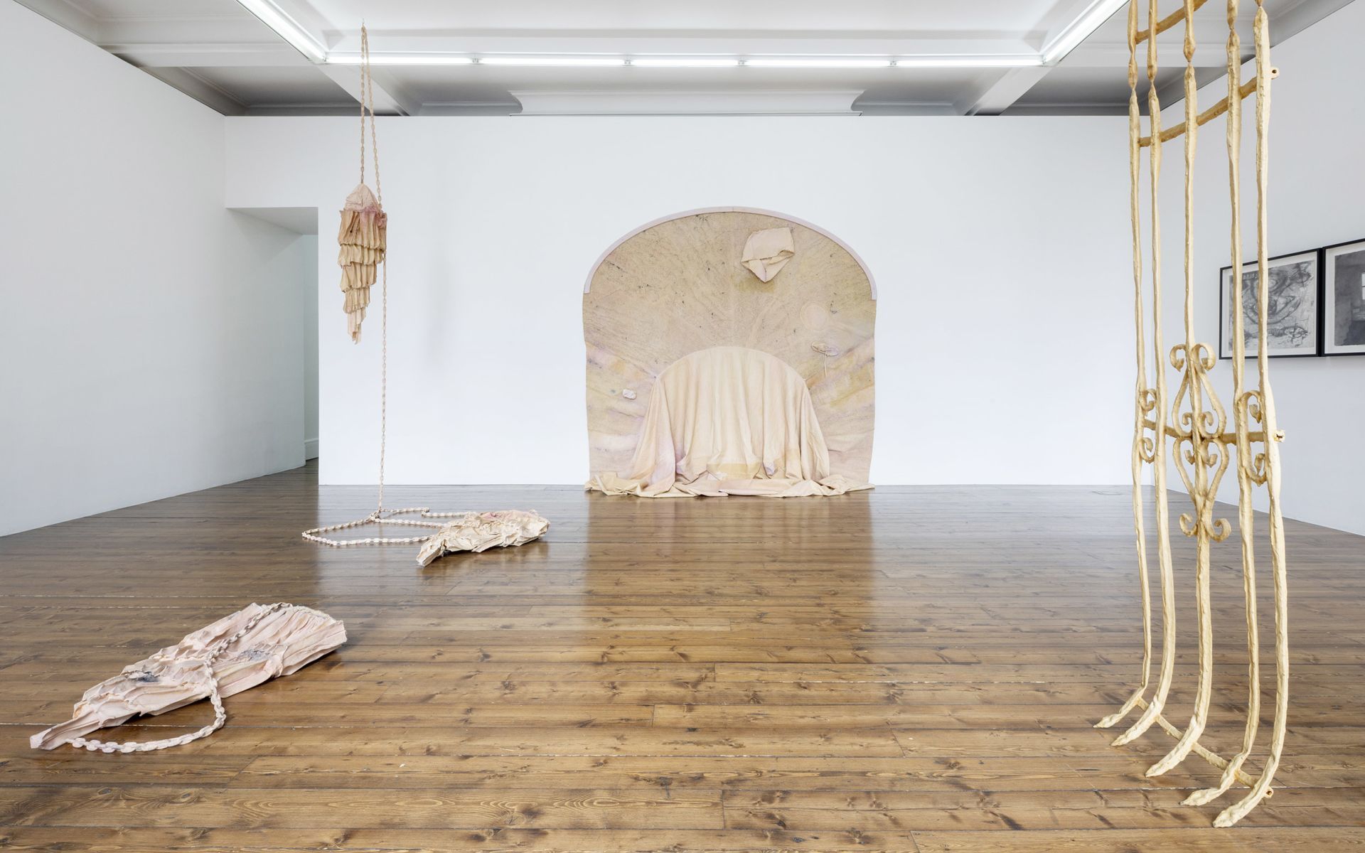 Kaari Upson, House to Body Shift at Sprüth Magers, photo 2