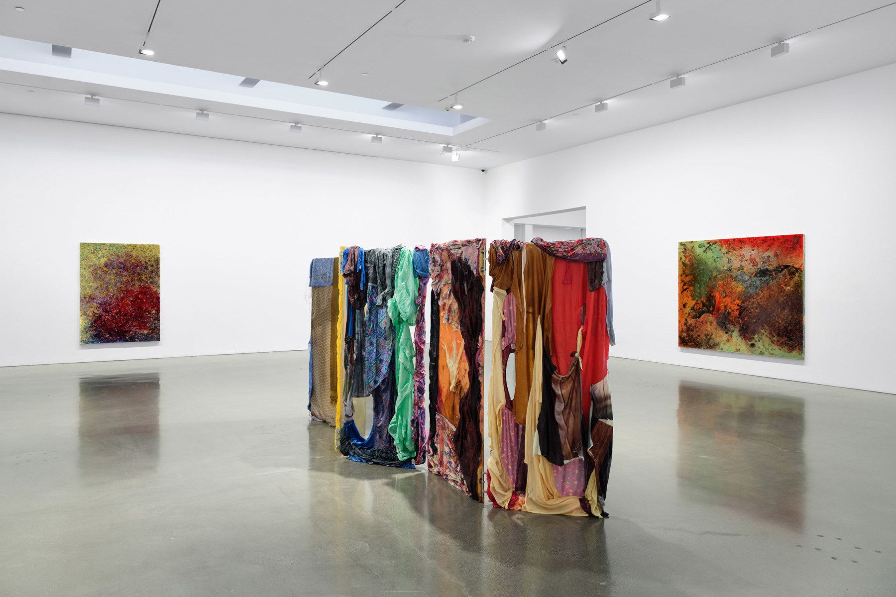Kevin Beasley, What Delineates the Edge at Regen Projects, photo 7