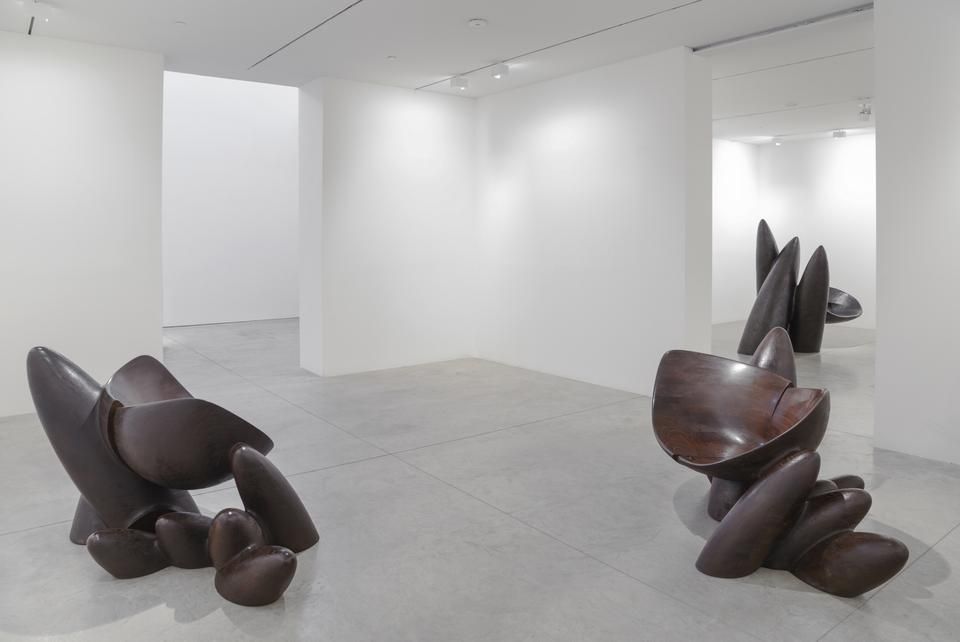 Wendell Castle, Gathering Momentum at Friedman Benda, photo 4