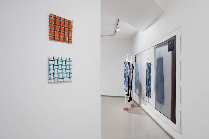 Lisa Milroy, Out Of Hand at Laure Genillard, photo 3