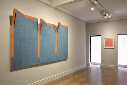 Richard Smith, Shaped Canvases 1966-1972 at Hazlitt Holland-Hibbert, photo 3