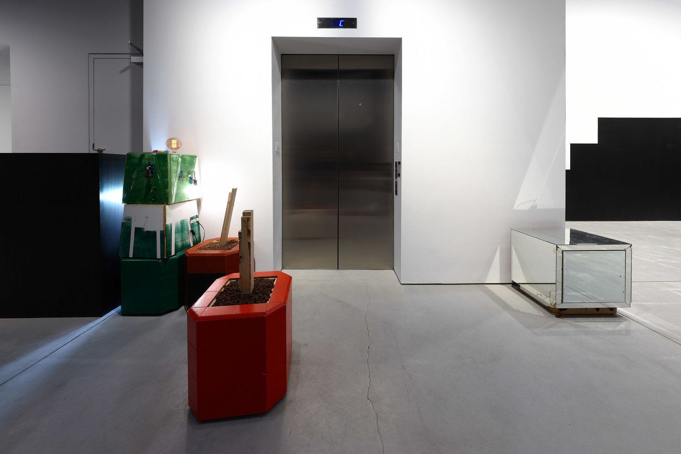 Manfred Pernice, Re-Kapito at Anton Kern, photo 3