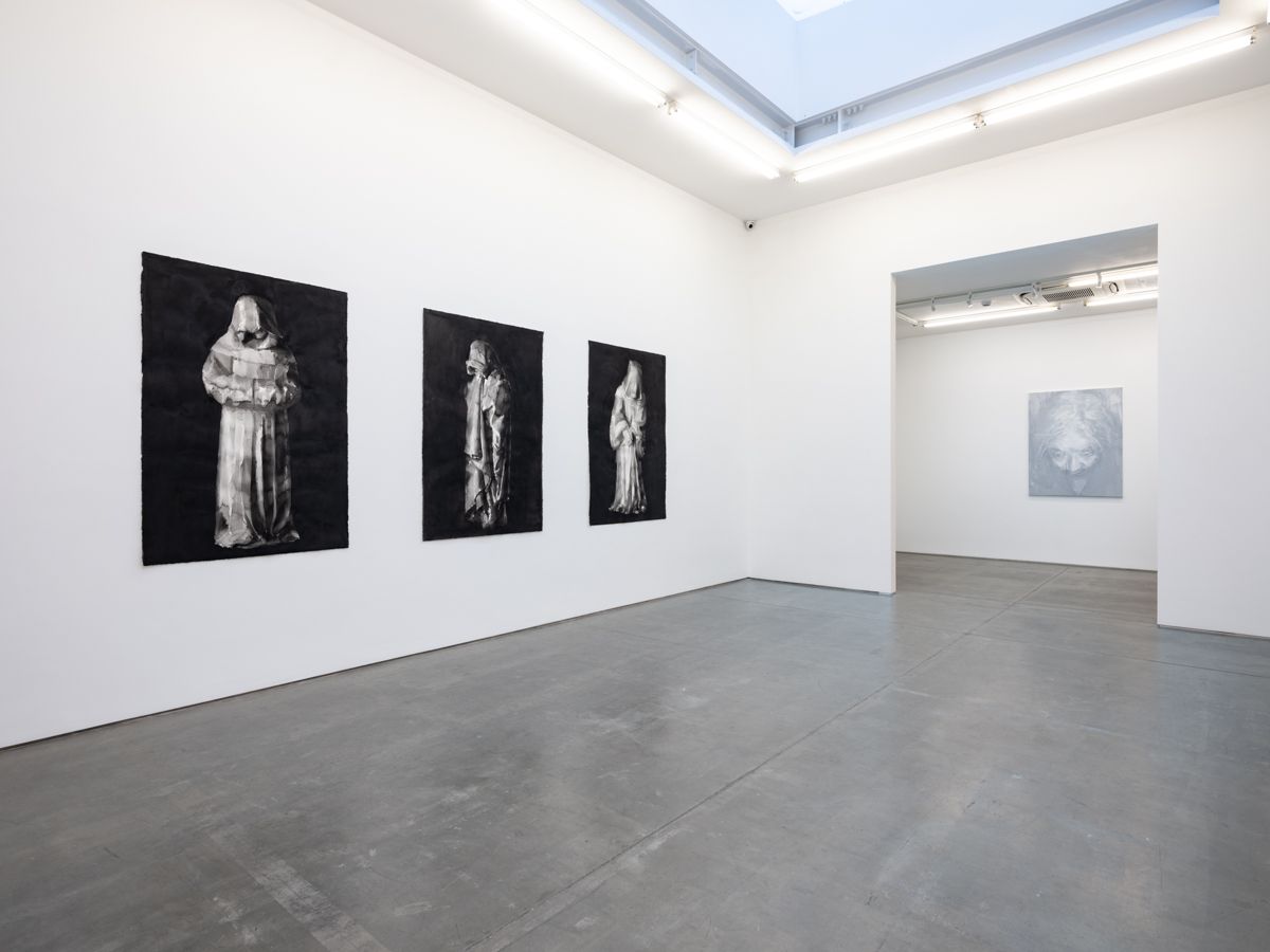 Yan Pei-Ming, The Mourners at Massimo De Carlo, photo 3