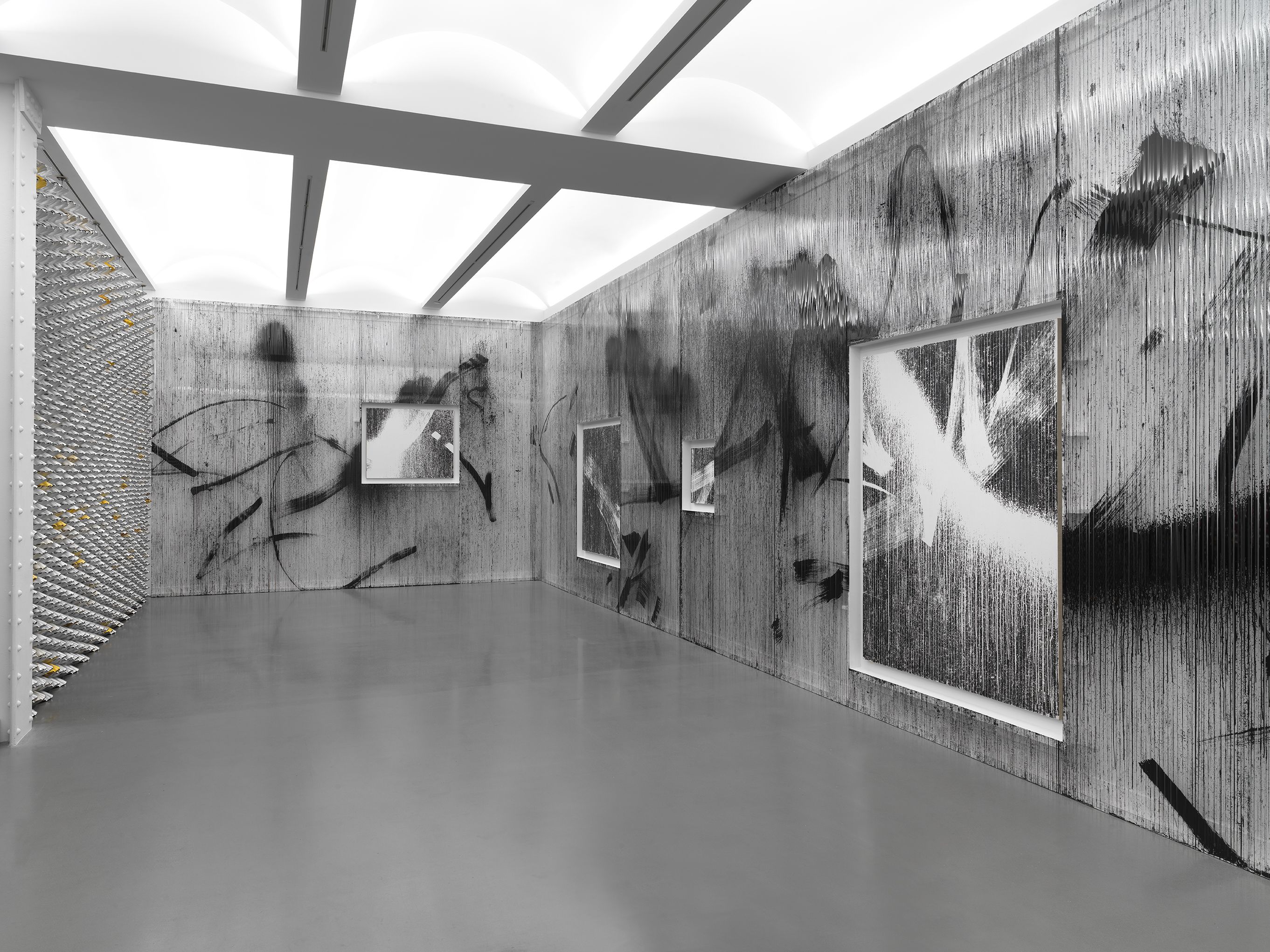 Gregor Hildebrandt, In meiner Wohnung gibt es viele Zimmer at Perrotin, photo 5