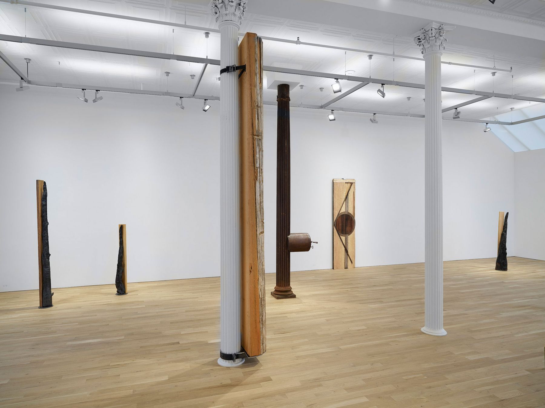 Oscar Tuazon, People at Luhring Augustine, photo 6