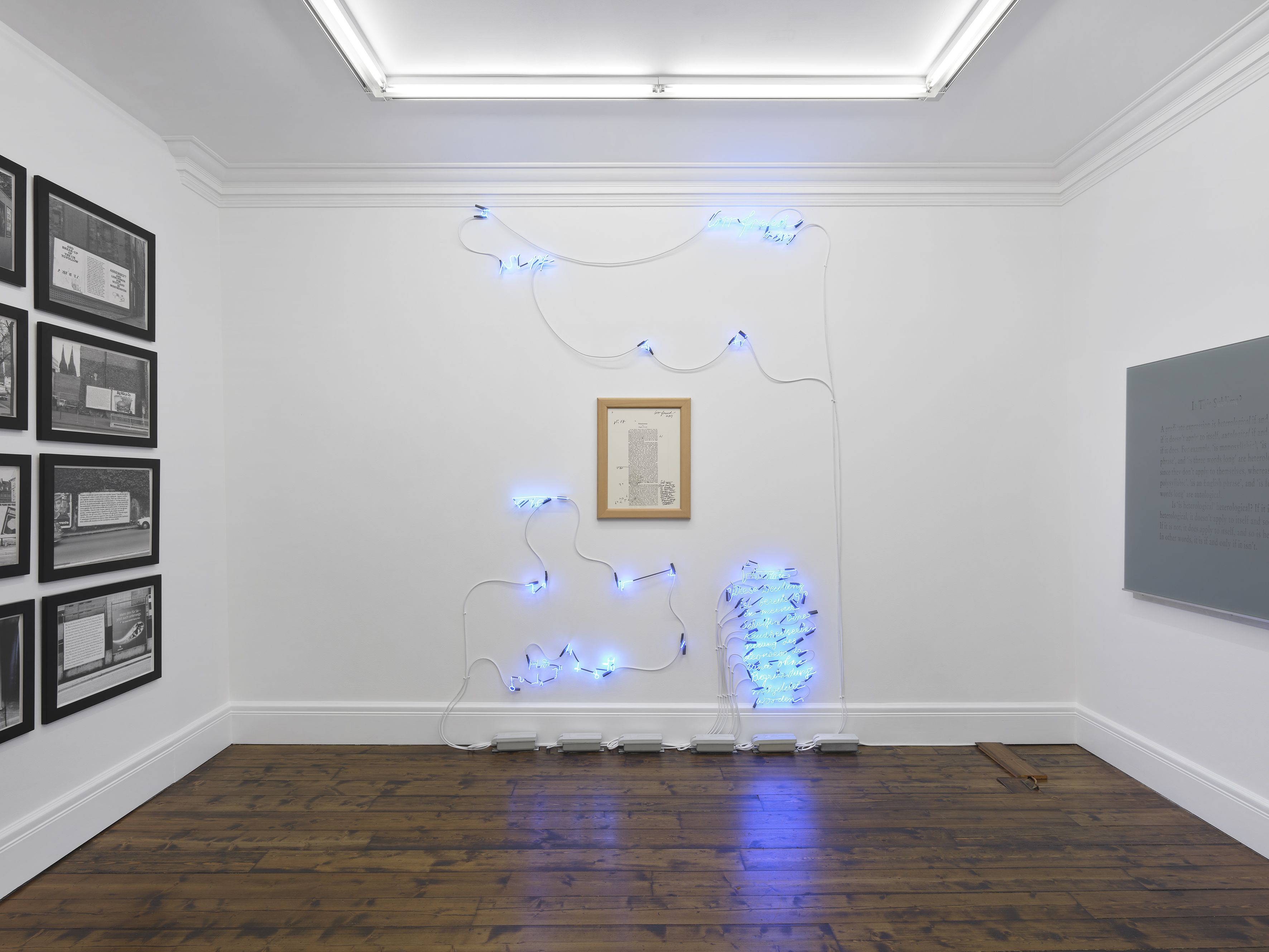 Joseph Kosuth, The Question at Sprüth Magers, photo 9