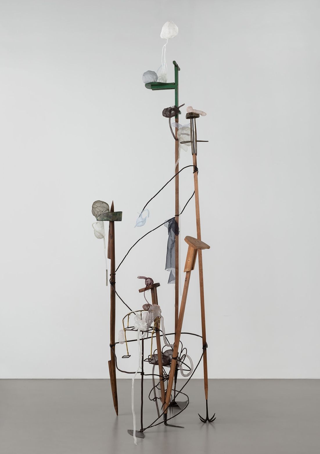Hu Xiaoyuan, The Mayfly has Untied the Lilac Knot at Modern Art, photo 2