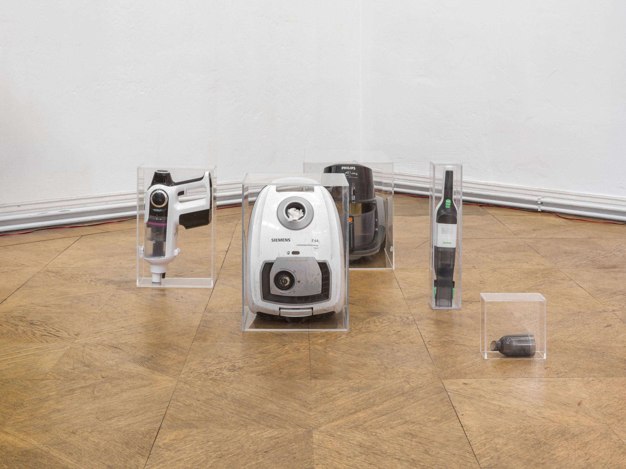 Richard Sides, Looking at Rooms in a New Light at Schiefe Zähne, photo 3