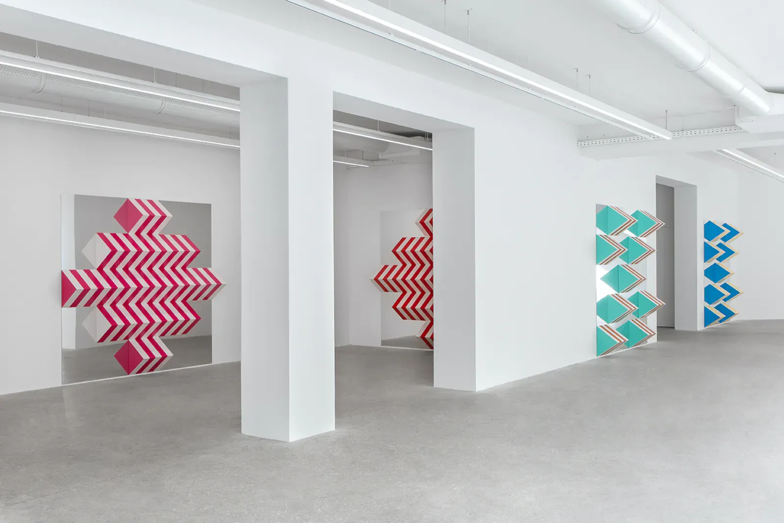 Daniel Buren, Plis Contre Plan, Hauts‑Reliefs, Travaux Situés at Mennour, photo 6