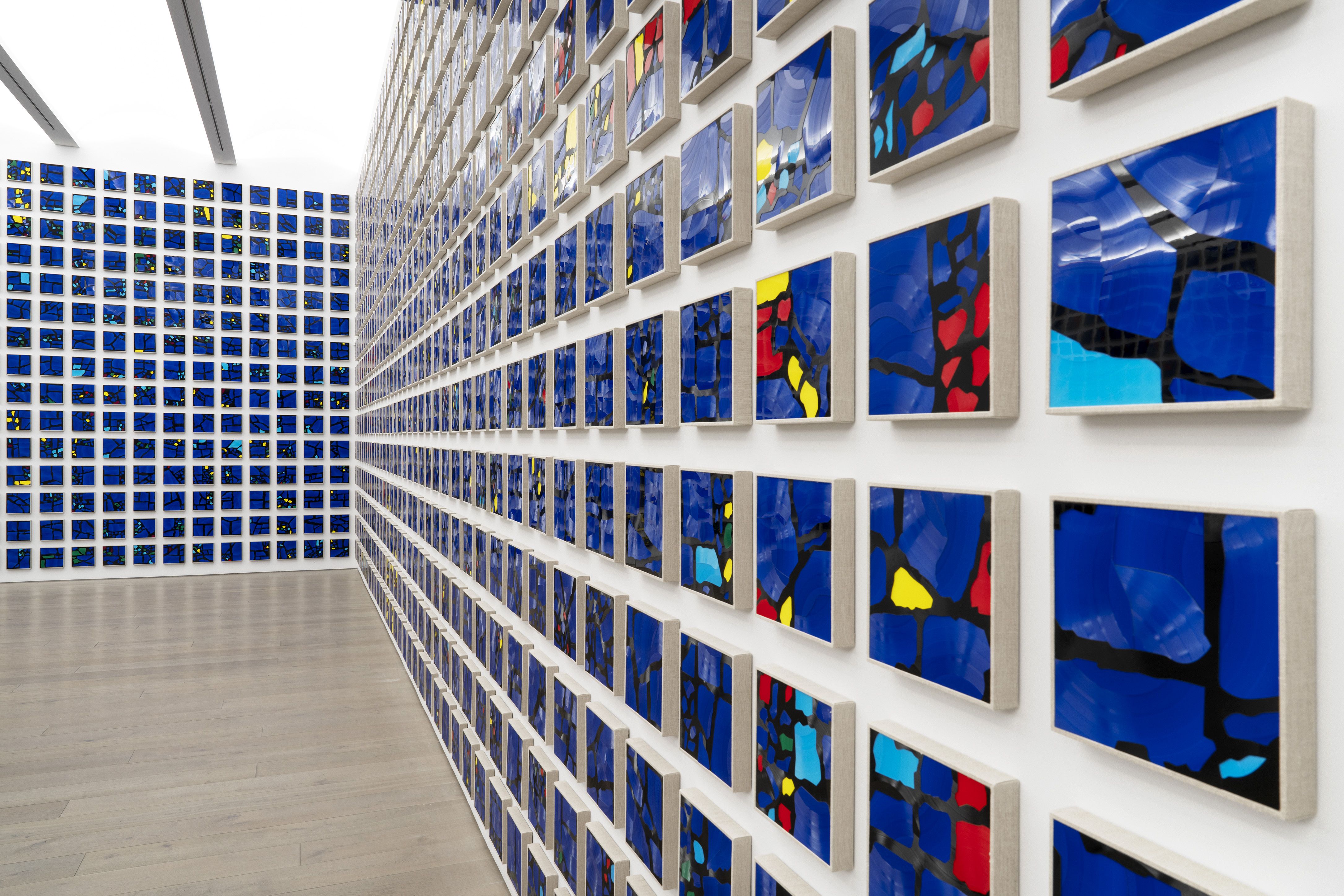 Gregor Hildebrandt, Blau im Gedächtnis (Blue in Memoriam) at Perrotin, photo 2