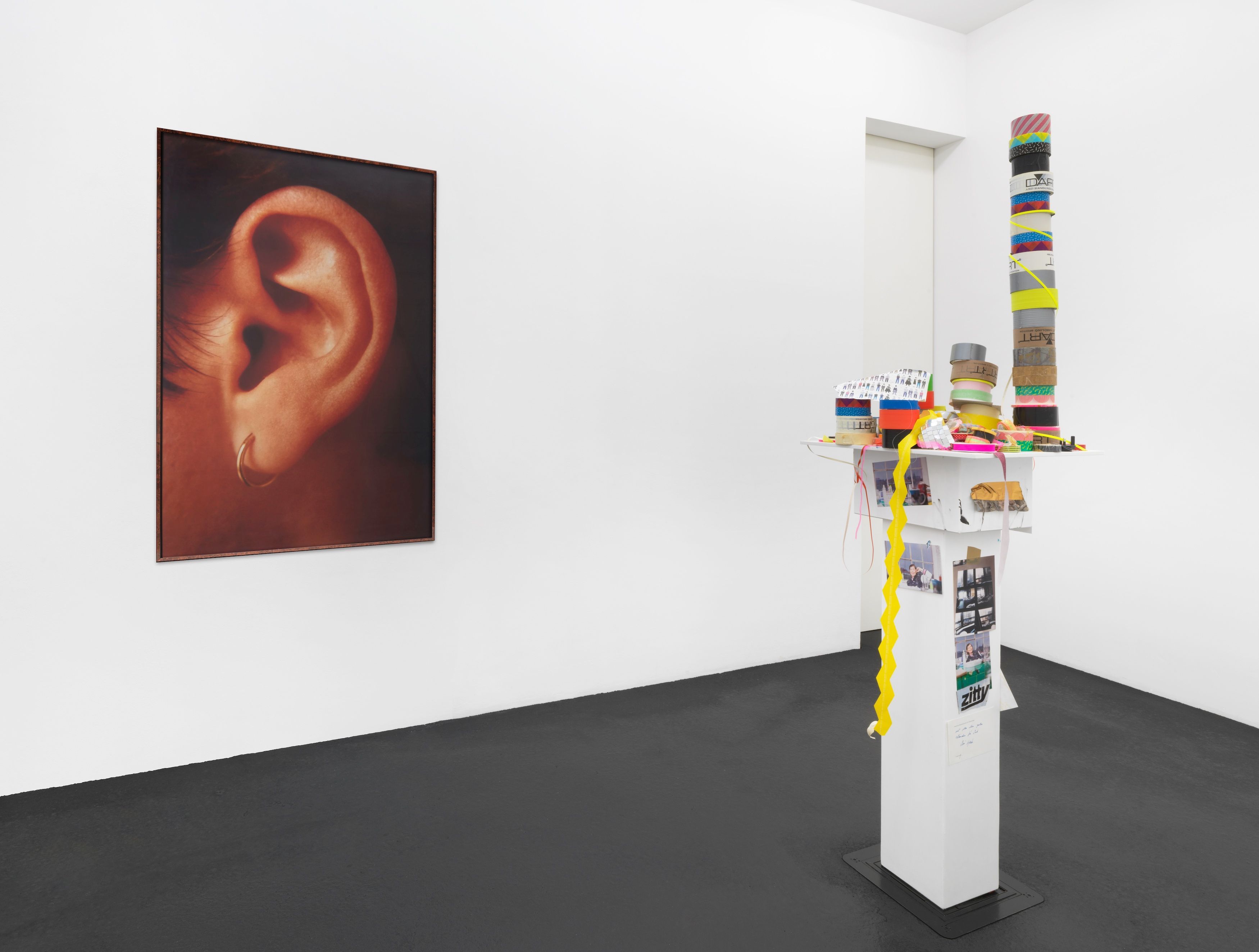 Isa Genzken, Isa Genzken at Neugerriemschneider, photo 3