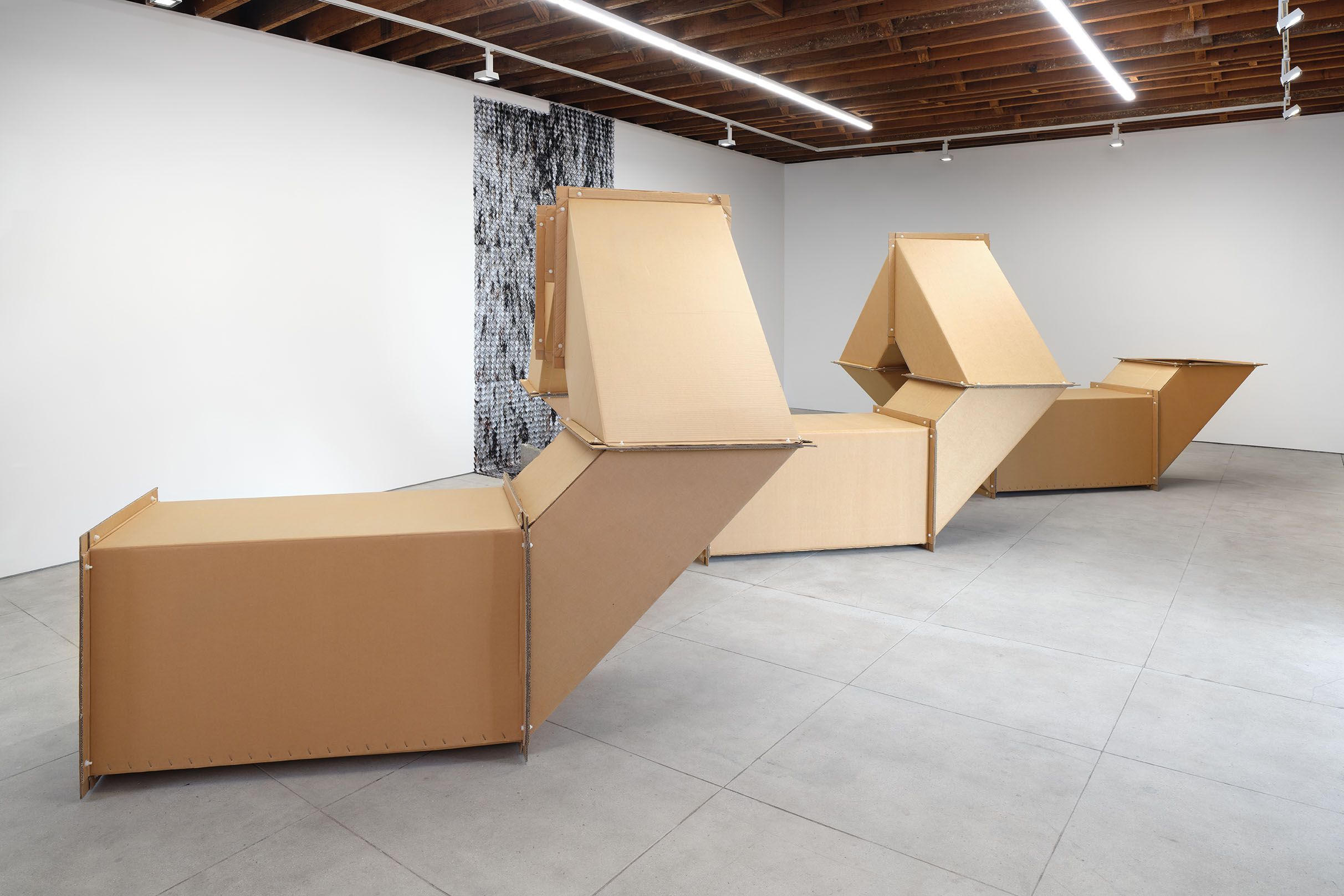 Charlotte Posenenske & Alice Channer, Charlotte Posenenske & Alice Channer at Okey Dokey Konrad Fischer, photo 3