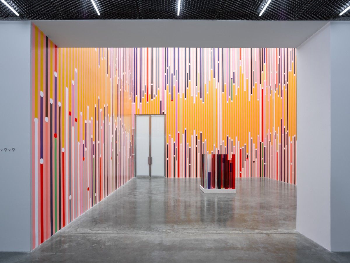 Sarah Morris, Machines Do Not Make Us Into Machines at White Cube, photo 3