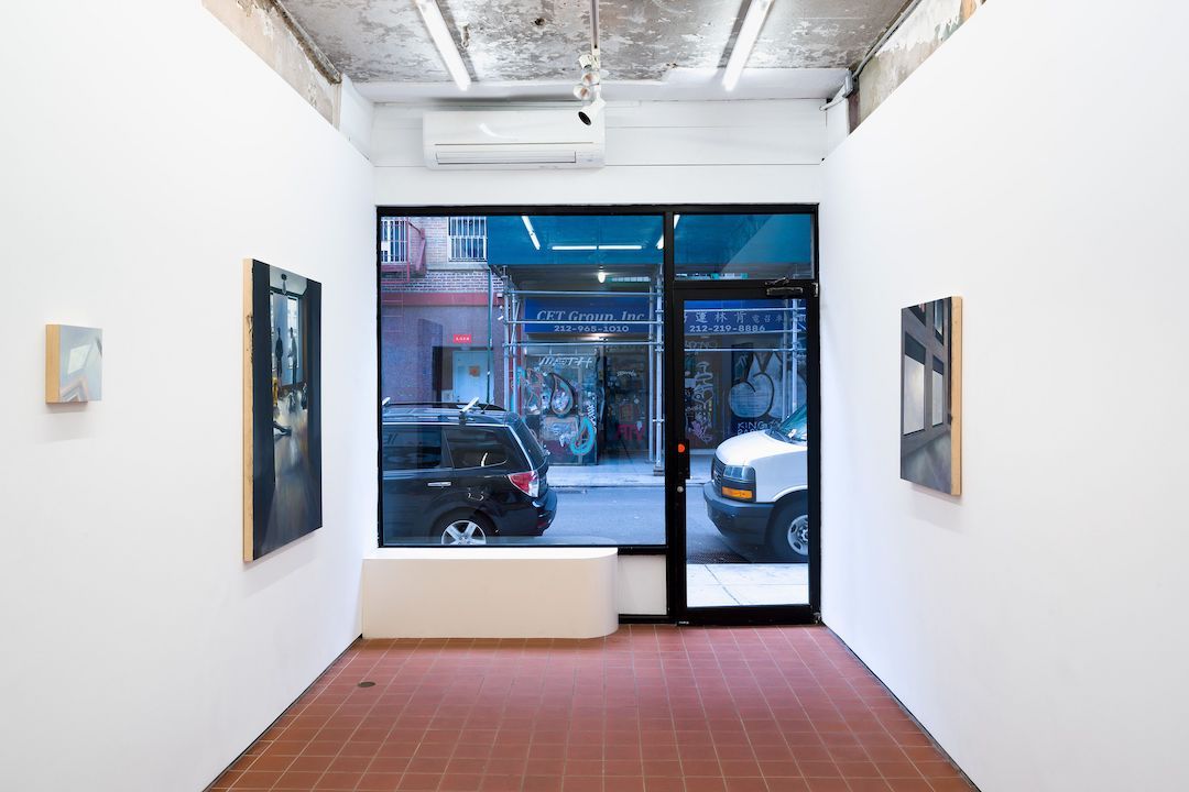 Hannah Lee, Outside at Entrance, photo 10