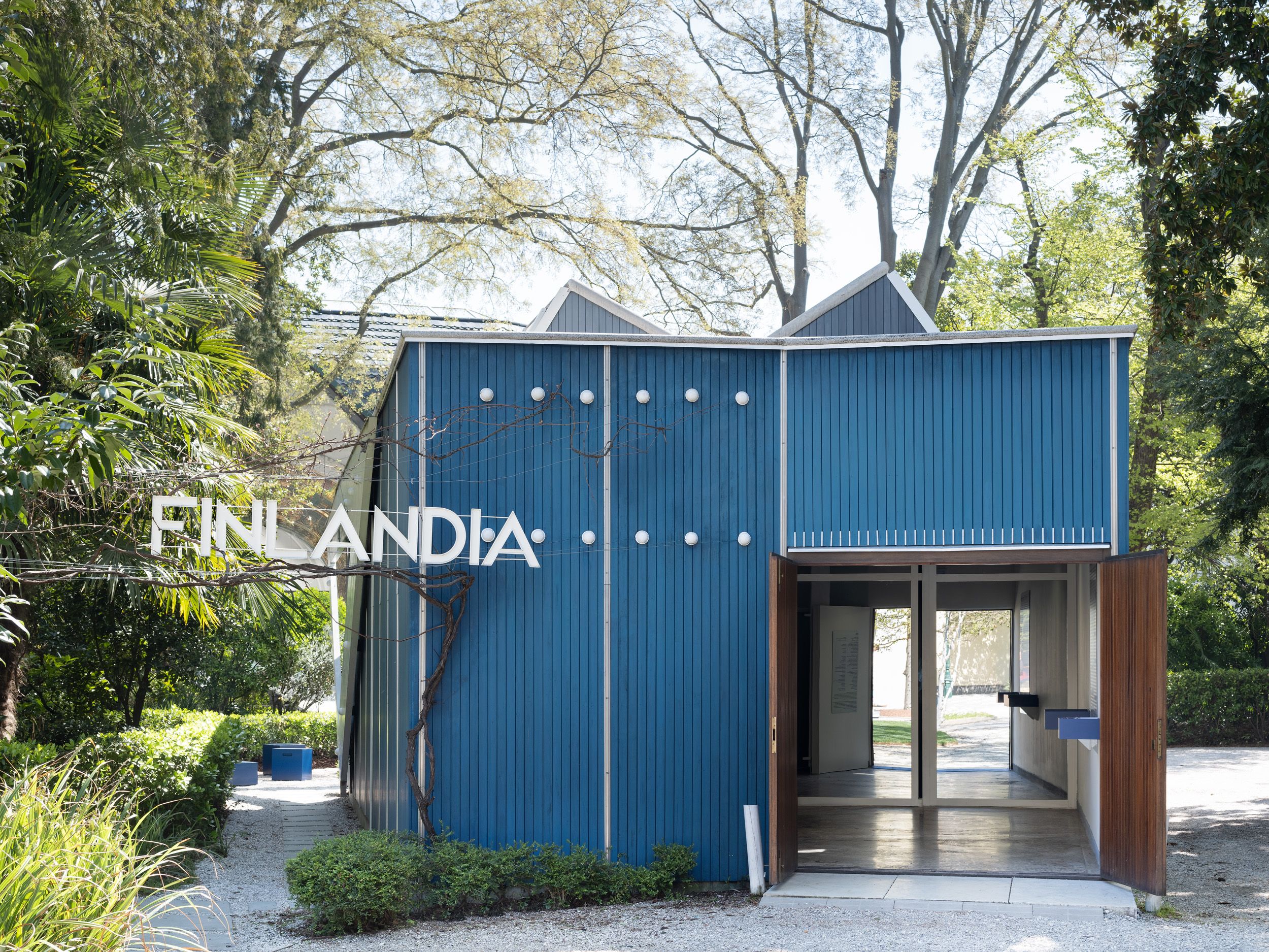 Pilvi Takala, Close Watch at Finnish Pavilion, photo 8
