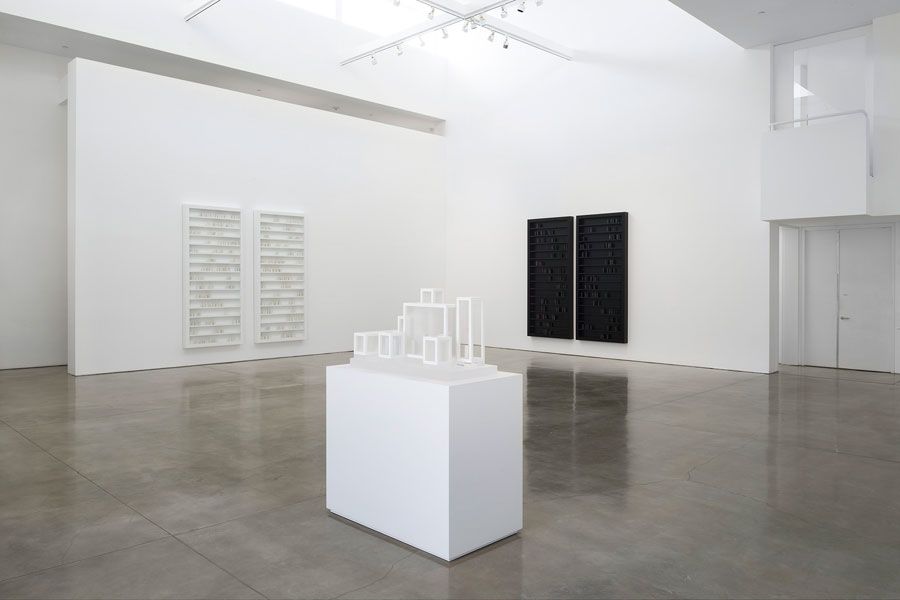 Edmund de Waal, Ten Thousand Things at Gagosian, photo 2