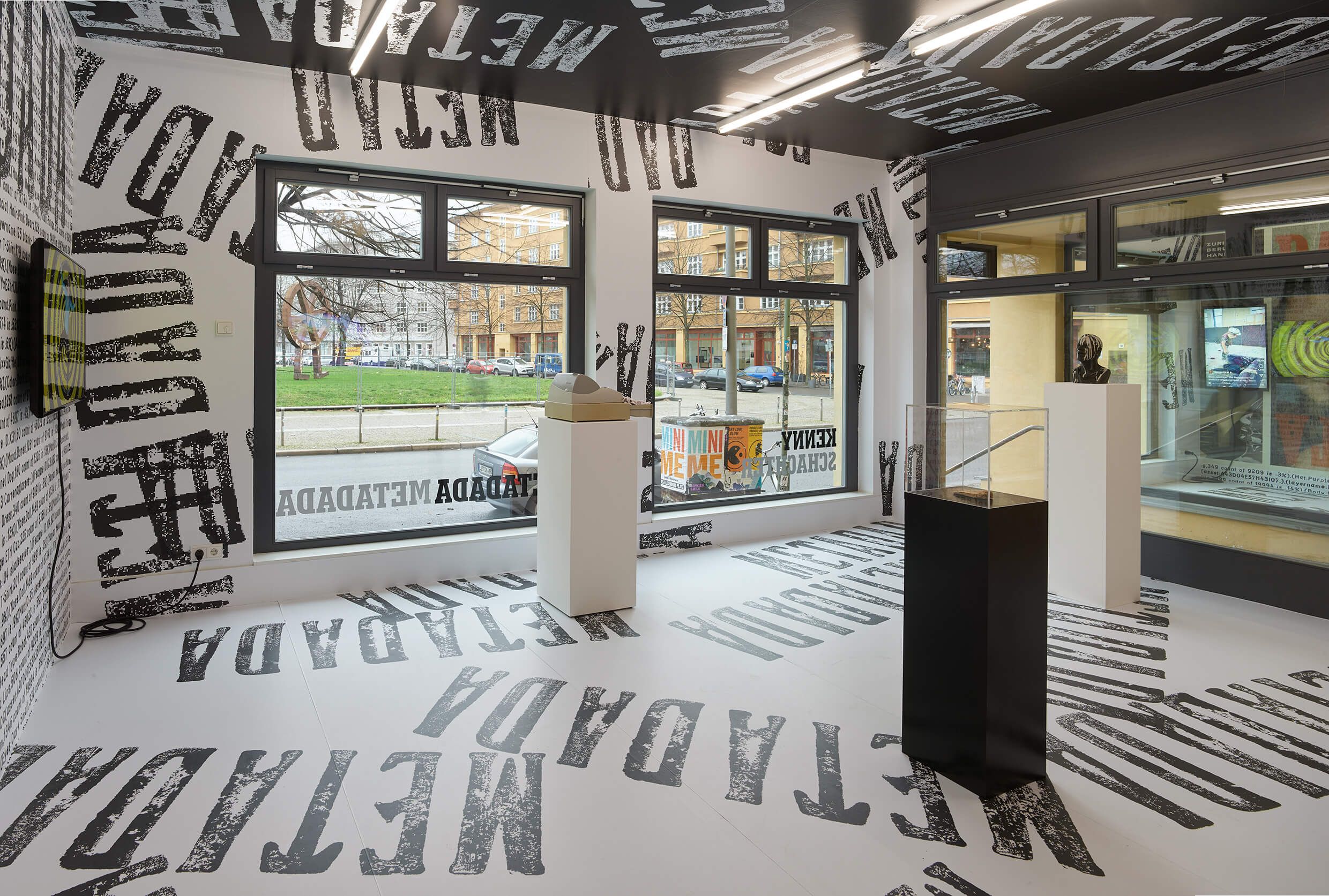Kenny Schachter, Metadada at Nagel Draxler Crypto Kiosk, photo 4