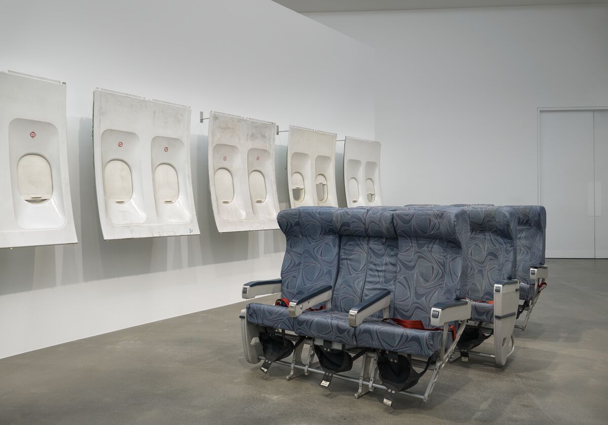 Isa Genzken, Window at Hauser & Wirth, photo 3